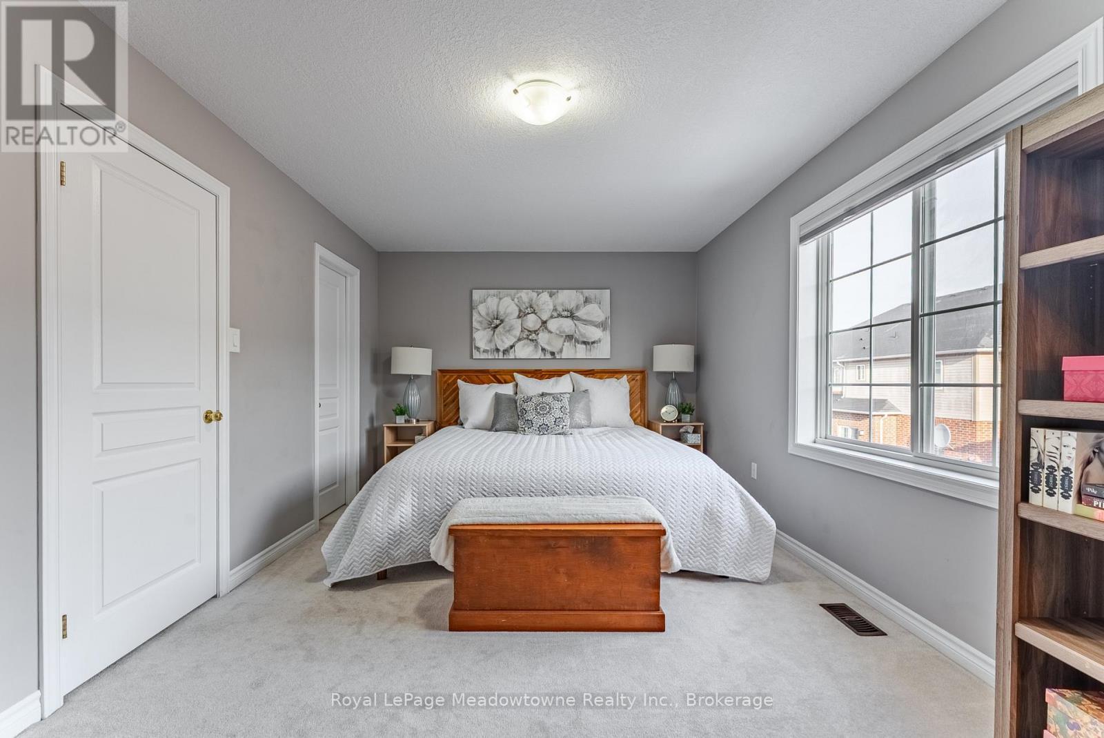 












559 MURRAY MEADOWS PLACE

,
Milton (CL Clarke),




Ontario
L9T8L8

