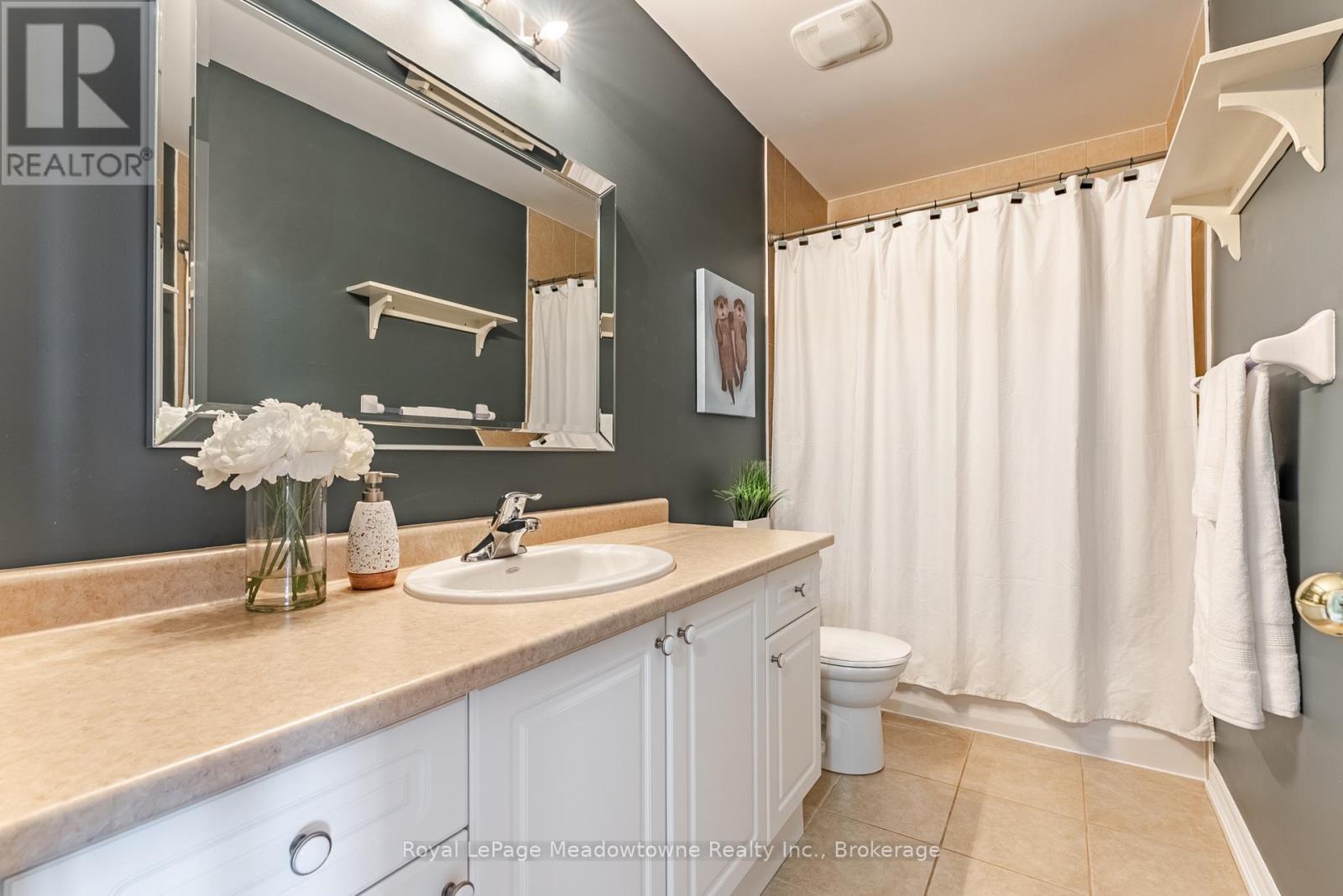 












559 MURRAY MEADOWS PLACE

,
Milton (CL Clarke),




Ontario
L9T8L8

