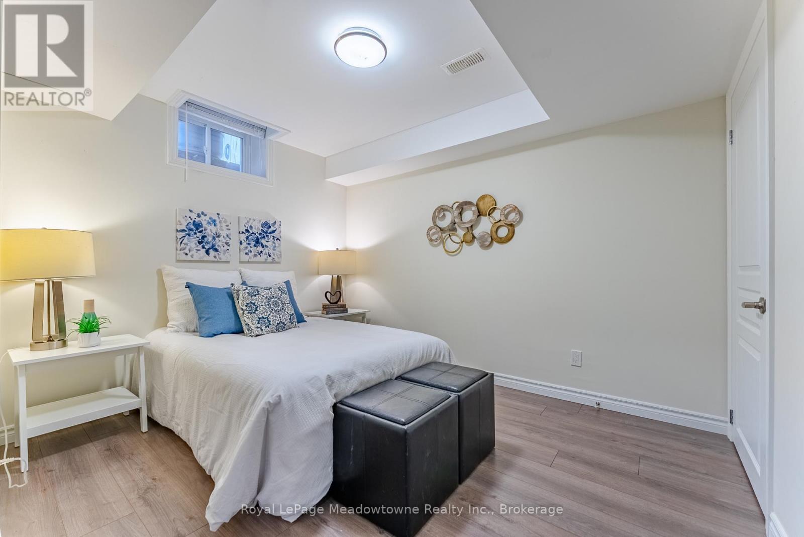 












559 MURRAY MEADOWS PLACE

,
Milton (CL Clarke),




Ontario
L9T8L8

