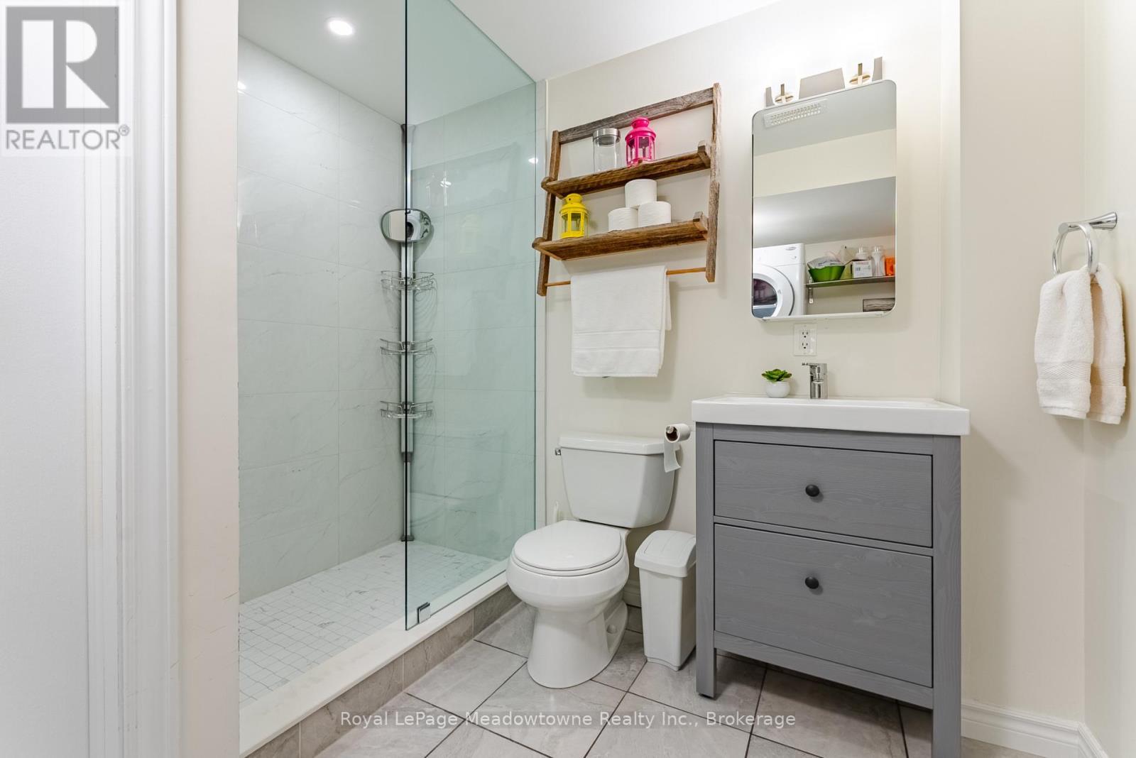 












559 MURRAY MEADOWS PLACE

,
Milton (CL Clarke),




Ontario
L9T8L8

