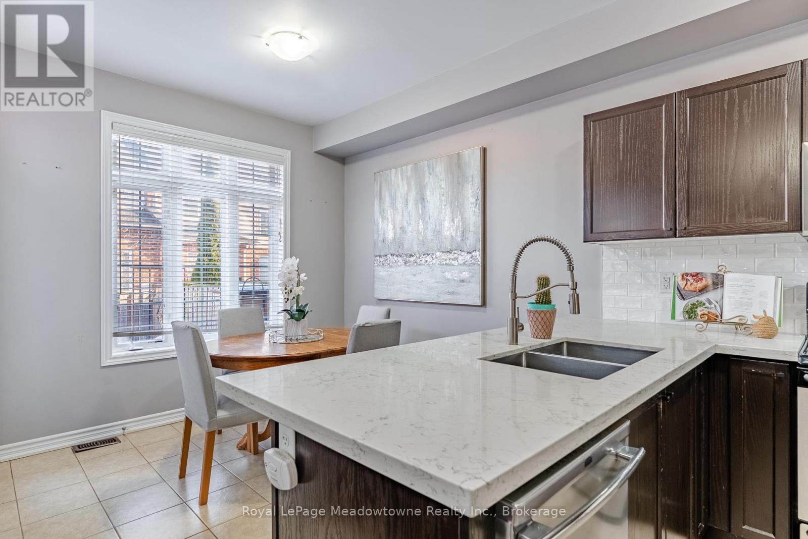 












559 MURRAY MEADOWS PLACE

,
Milton (CL Clarke),




Ontario
L9T8L8

