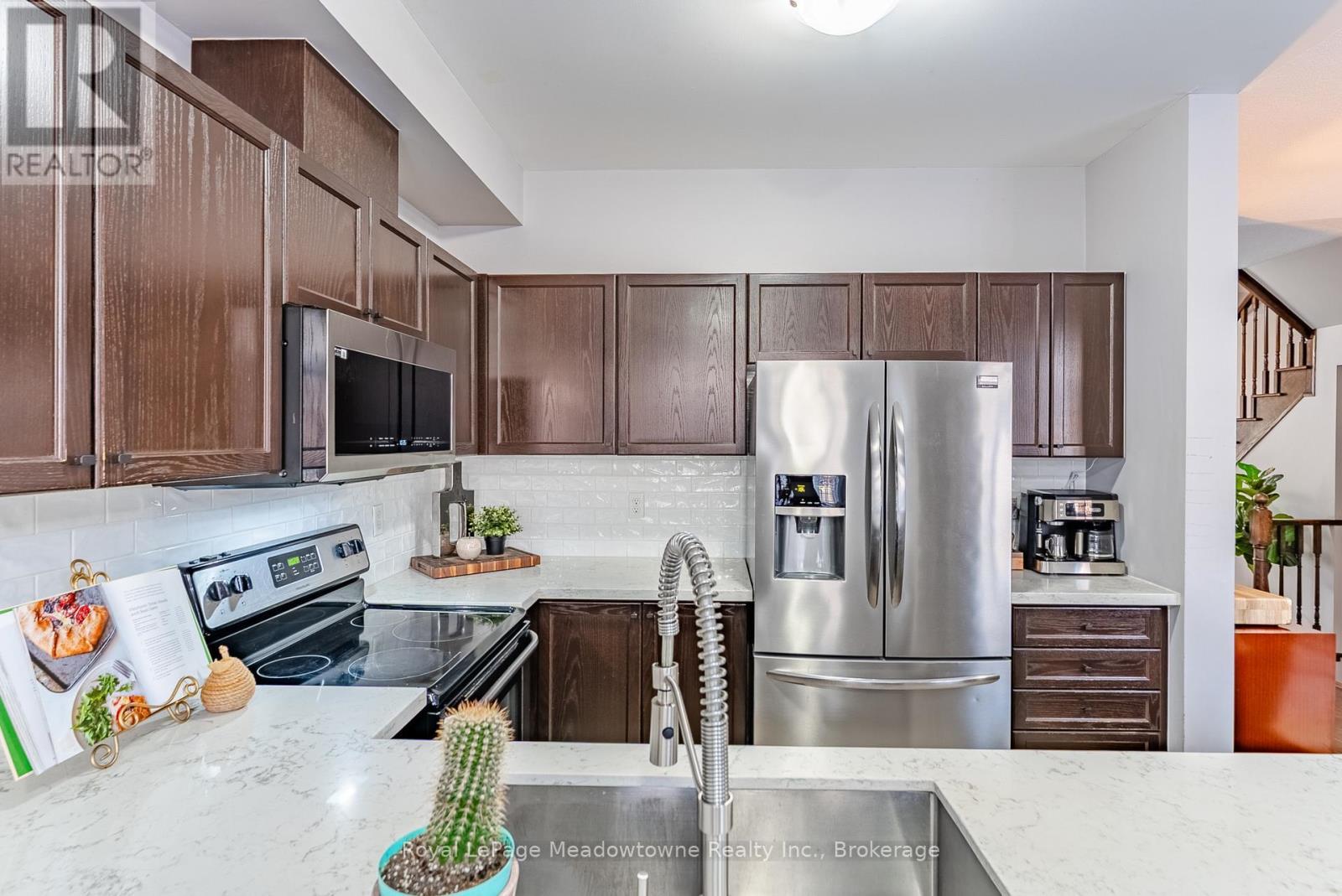 












559 MURRAY MEADOWS PLACE

,
Milton (CL Clarke),




Ontario
L9T8L8

