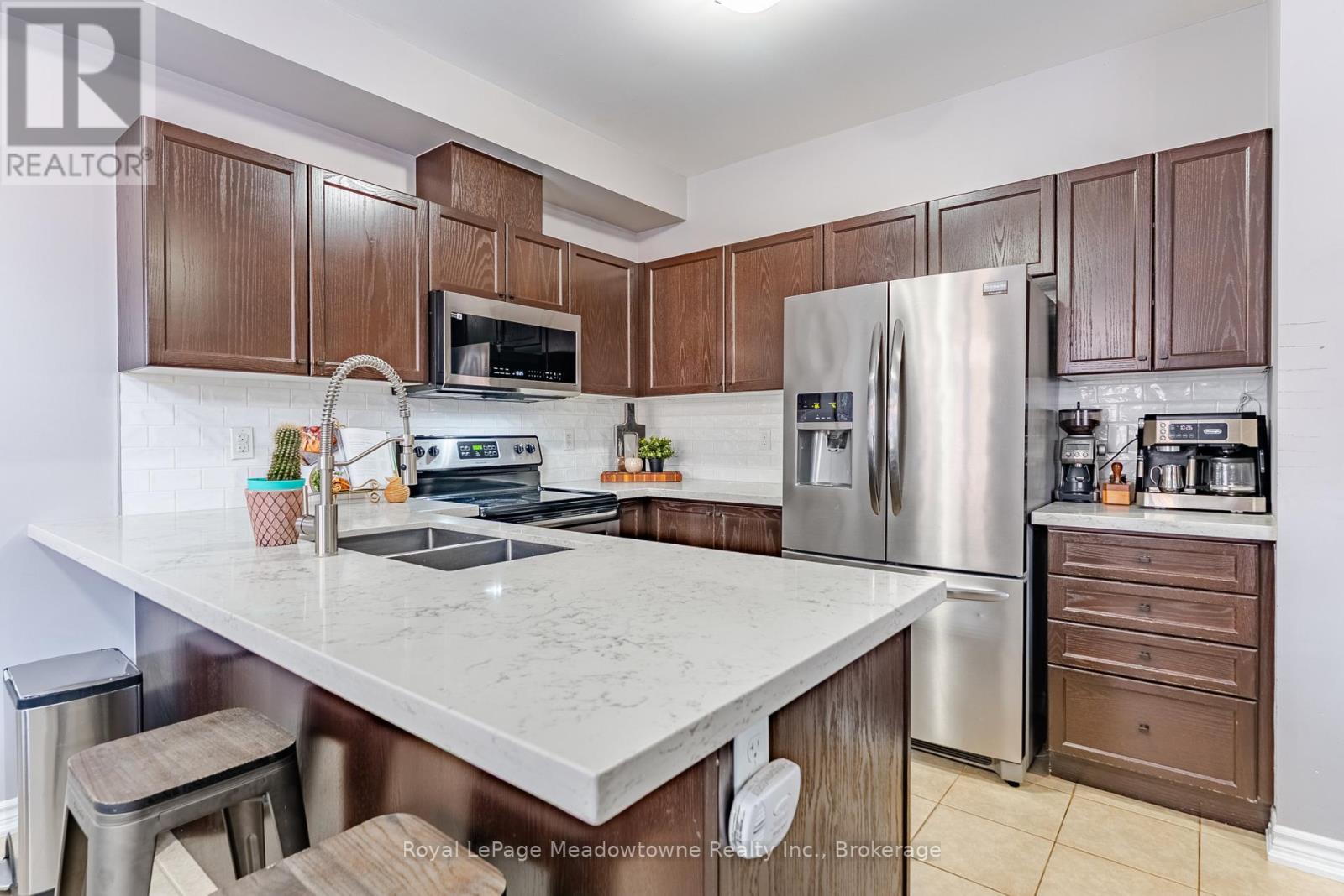 












559 MURRAY MEADOWS PLACE

,
Milton (CL Clarke),




Ontario
L9T8L8

