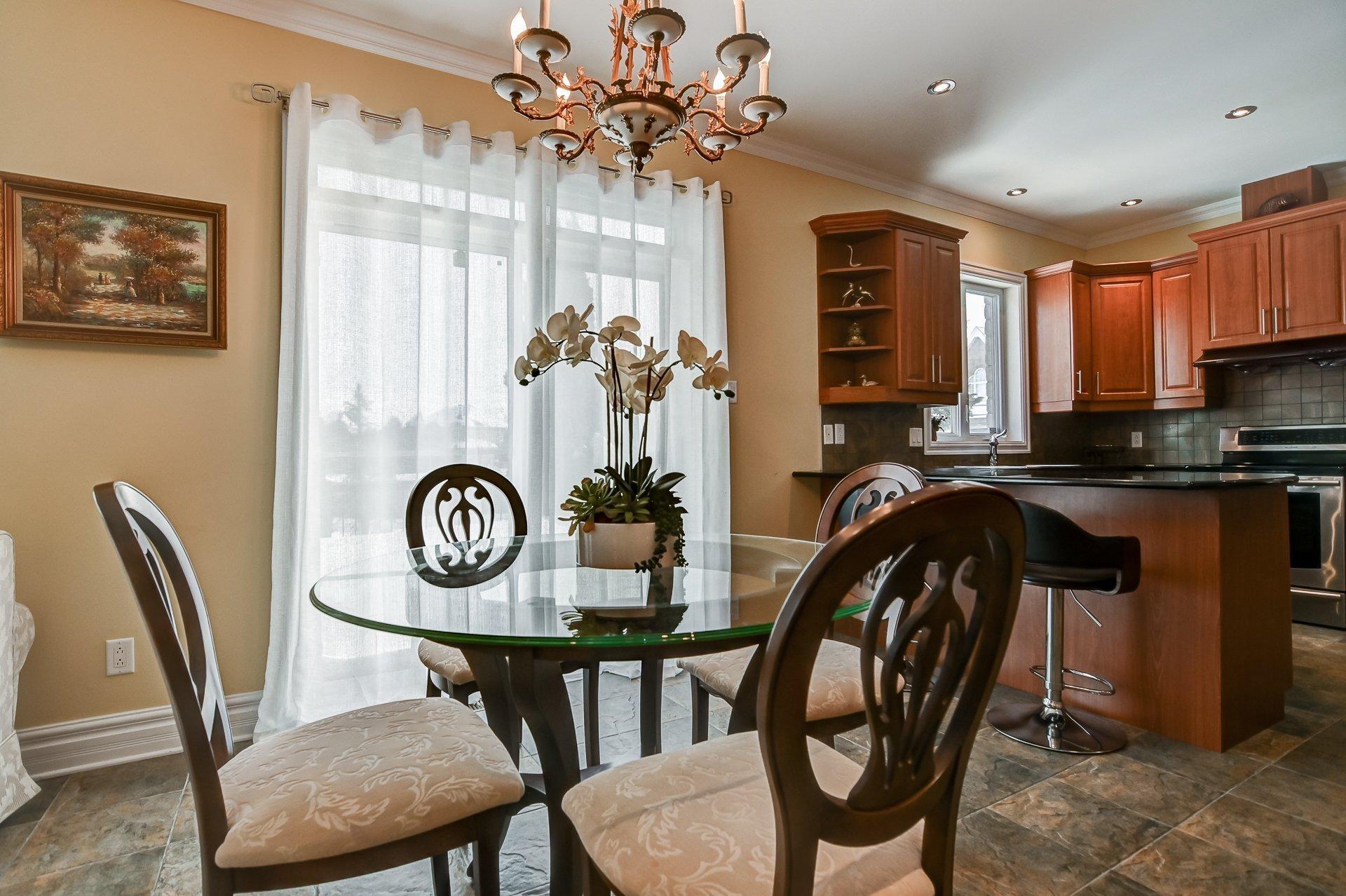 









7655


Rue Liege

,
Brossard,




QC
J4Y3J4

