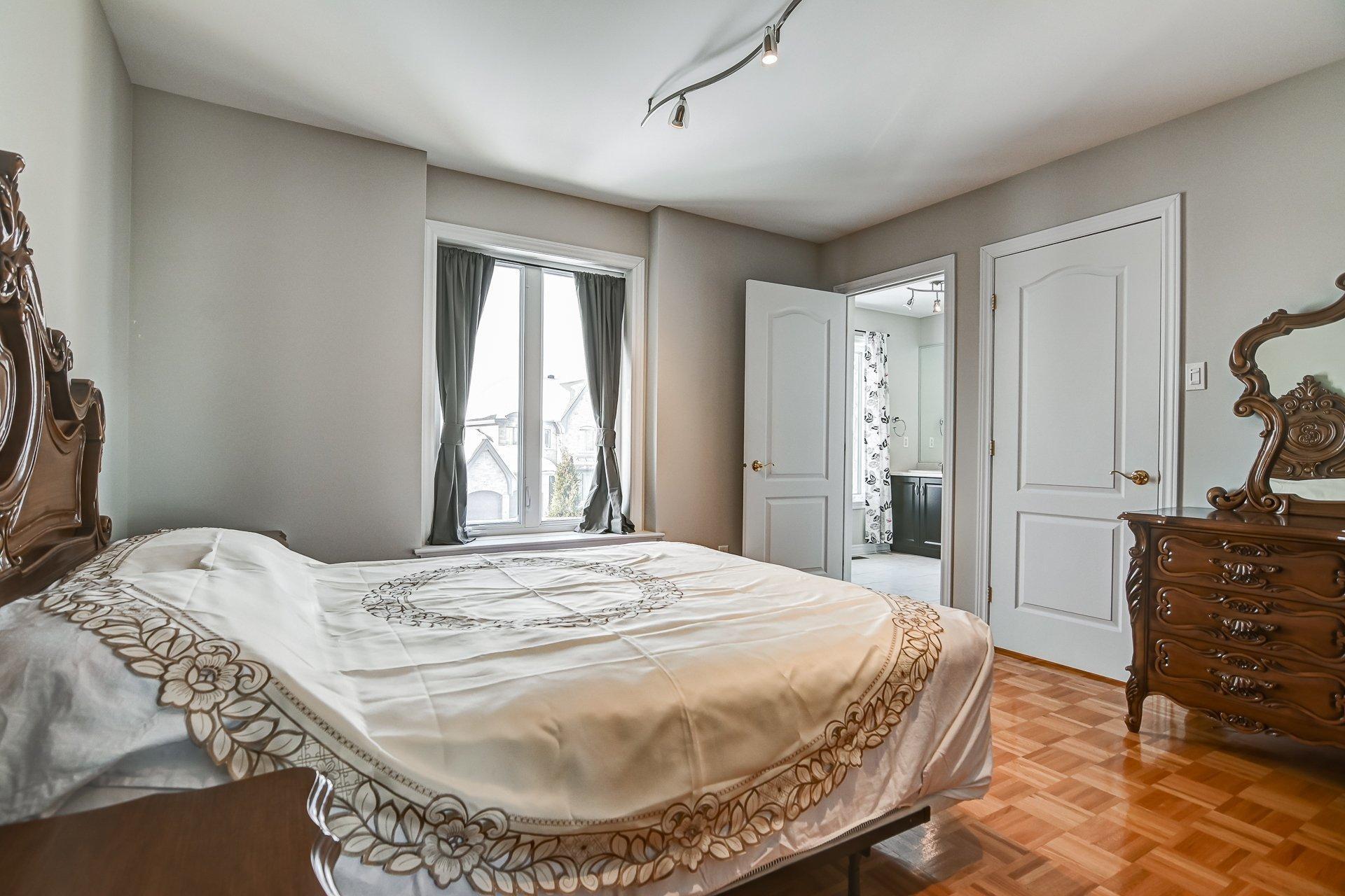 









7655


Rue Liege

,
Brossard,




QC
J4Y3J4

