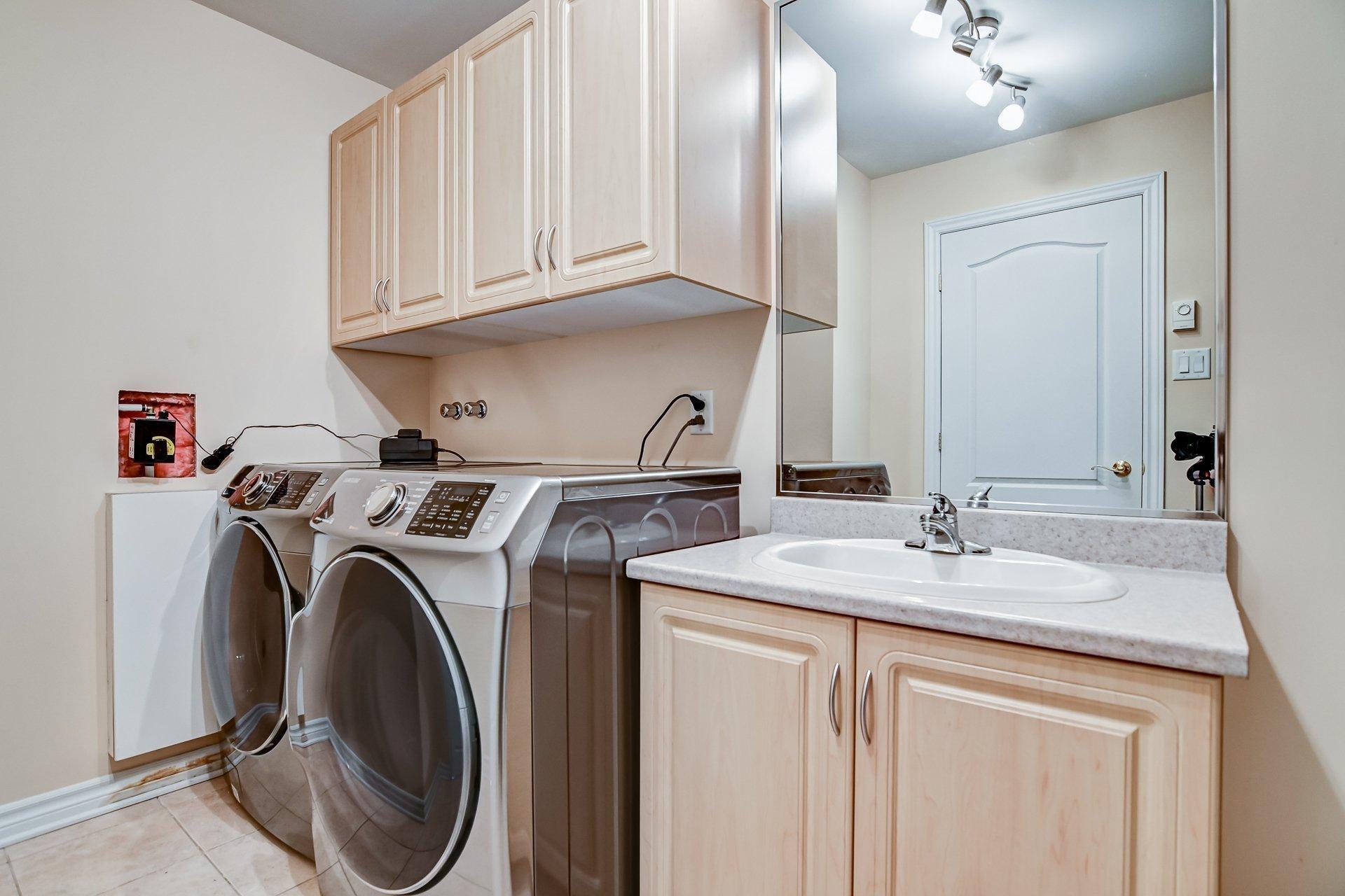 









7655


Rue Liege

,
Brossard,




QC
J4Y3J4

