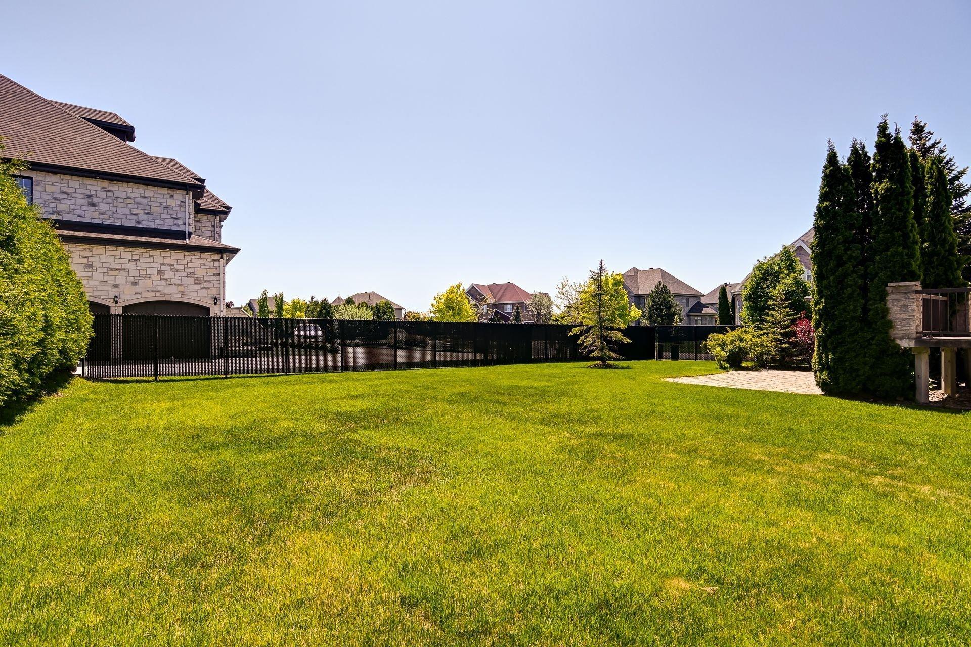 









7655


Rue Liege

,
Brossard,




QC
J4Y3J4

