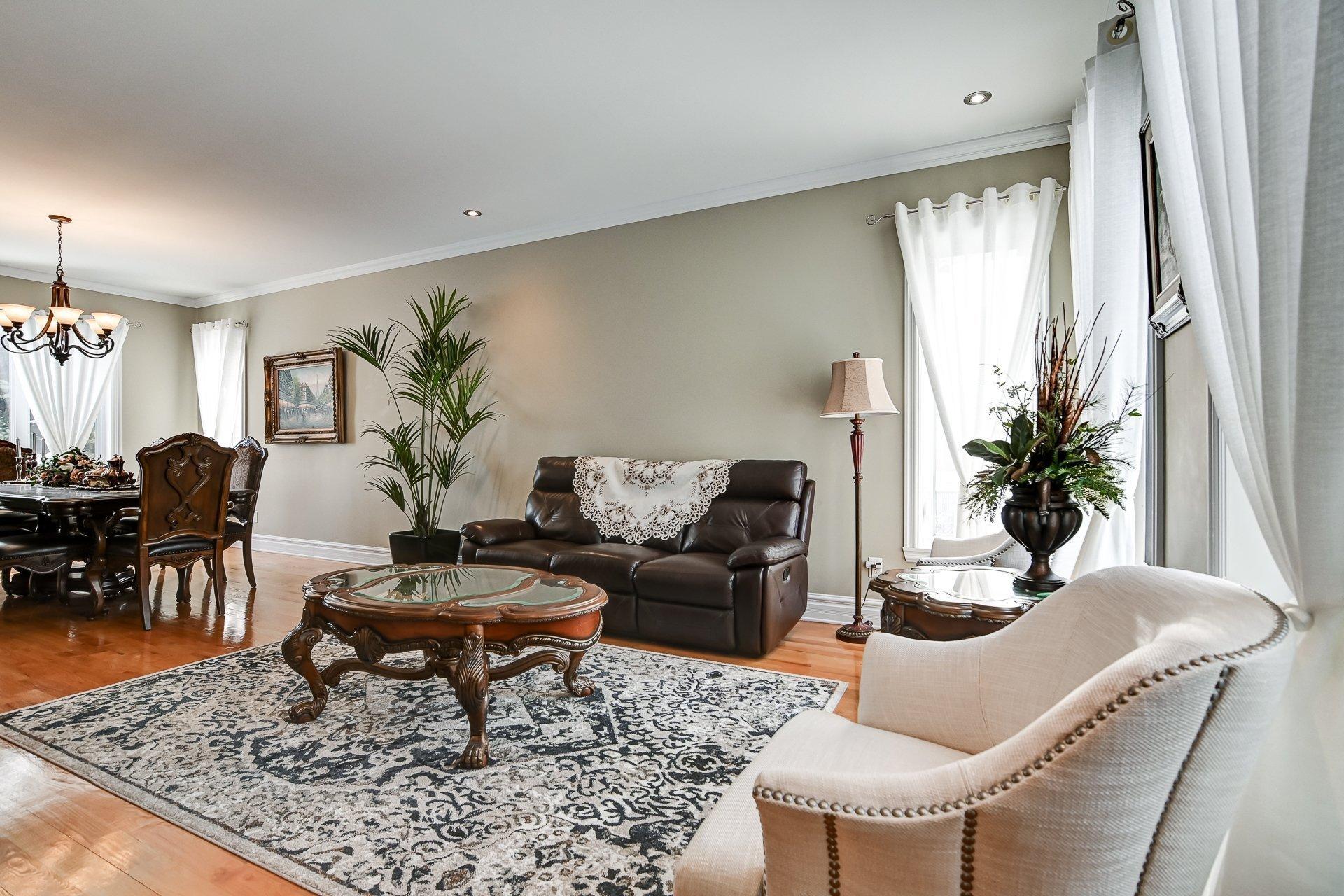 









7655


Rue Liege

,
Brossard,




QC
J4Y3J4

