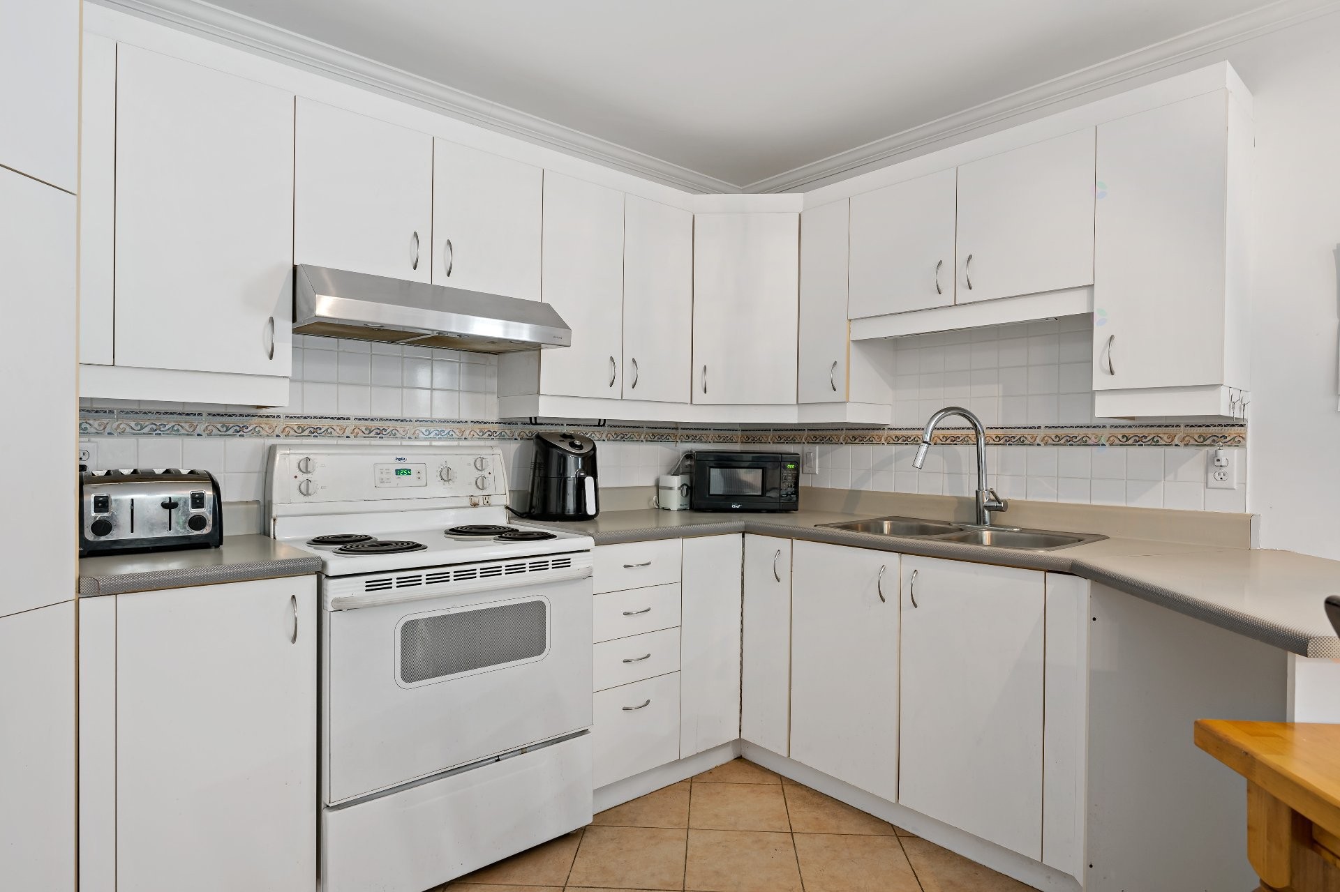 









1208


Rue Bellevue

, 1,
Mont-Blanc,




QC
J0T1J3

