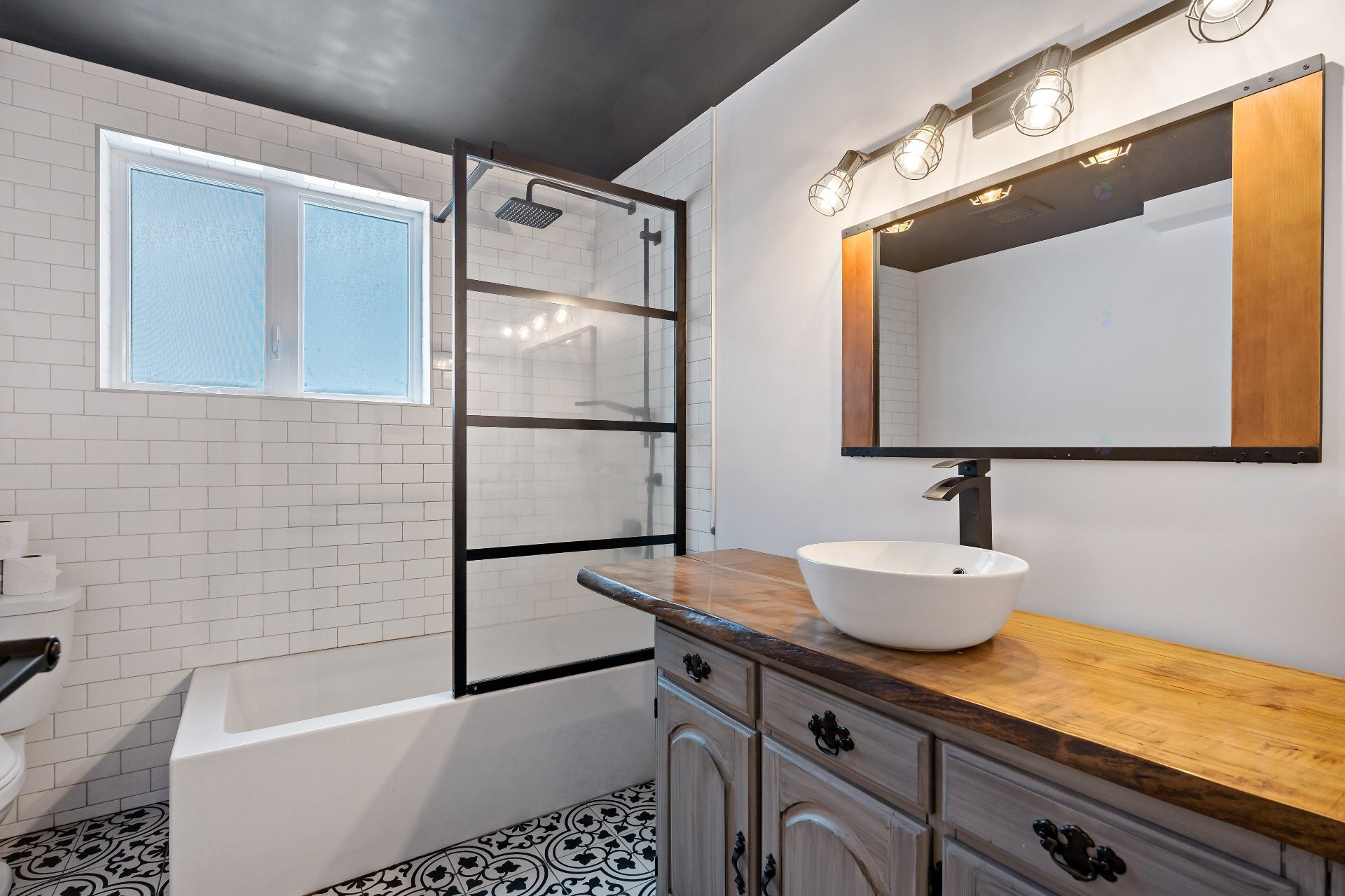 









1208


Rue Bellevue

, 1,
Mont-Blanc,




QC
J0T1J3

