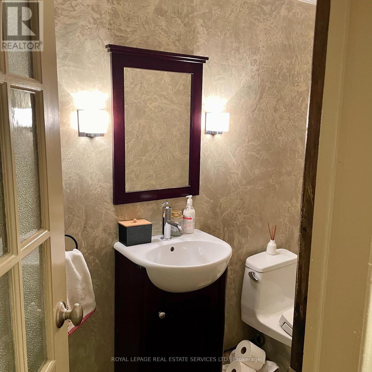 












LOWER - 80 SCOLLARD STREET W

,
Toronto,




Ontario
M5R1G2

