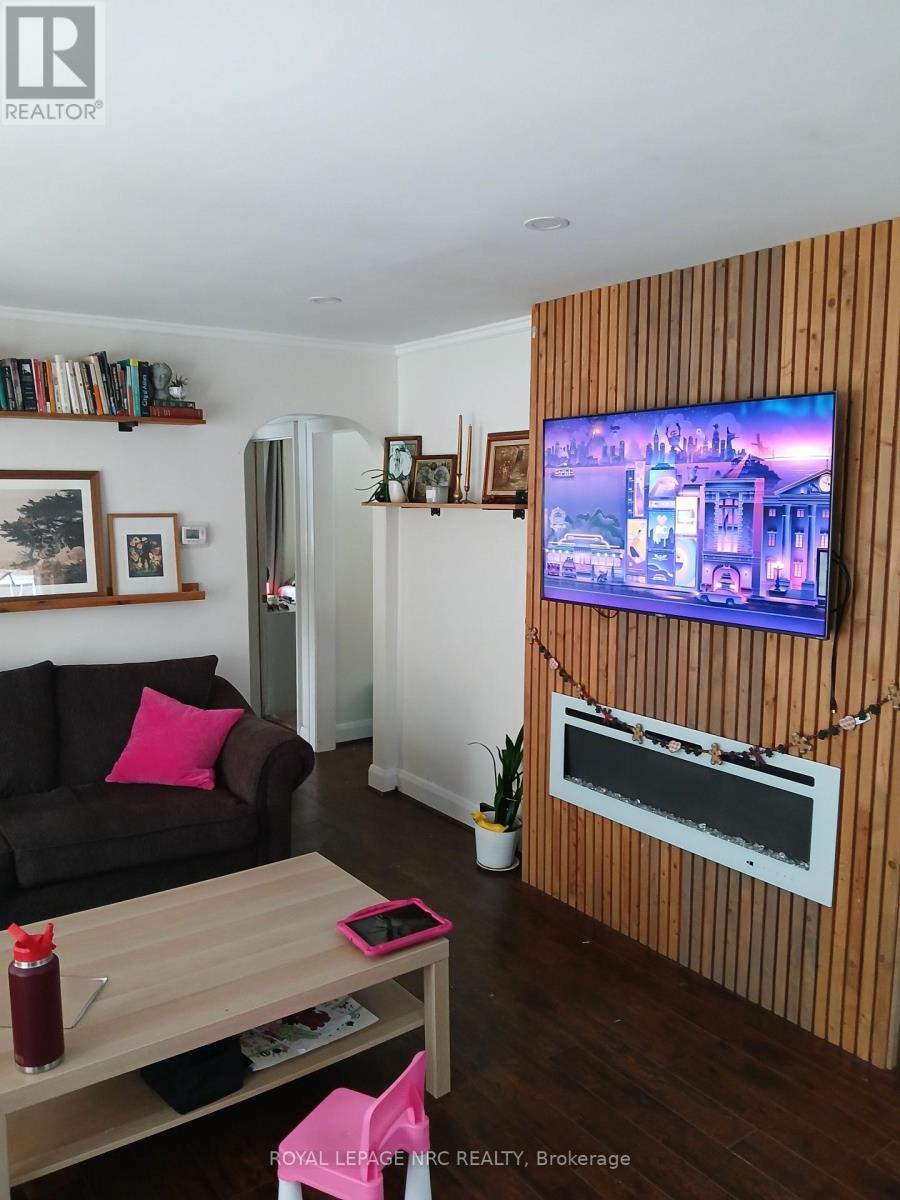 












246 HIGHLAND AVENUE

,
Fort Erie (Central),




Ontario
L2A2X7

