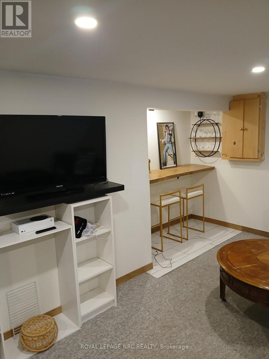 












246 HIGHLAND AVENUE

,
Fort Erie (Central),




Ontario
L2A2X7

