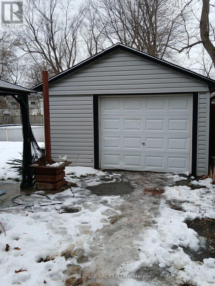 












246 HIGHLAND AVENUE

,
Fort Erie (Central),




Ontario
L2A2X7

