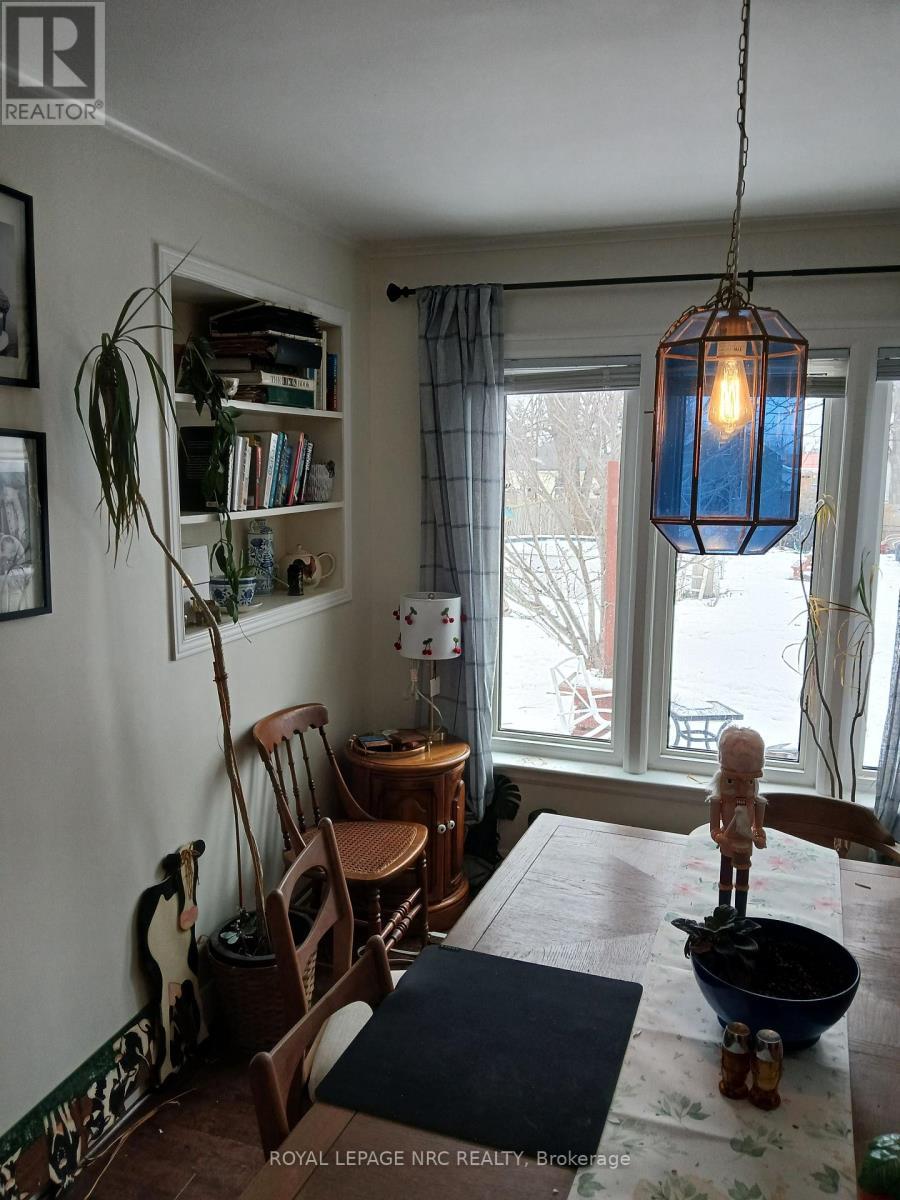 












246 HIGHLAND AVENUE

,
Fort Erie (Central),




Ontario
L2A2X7

