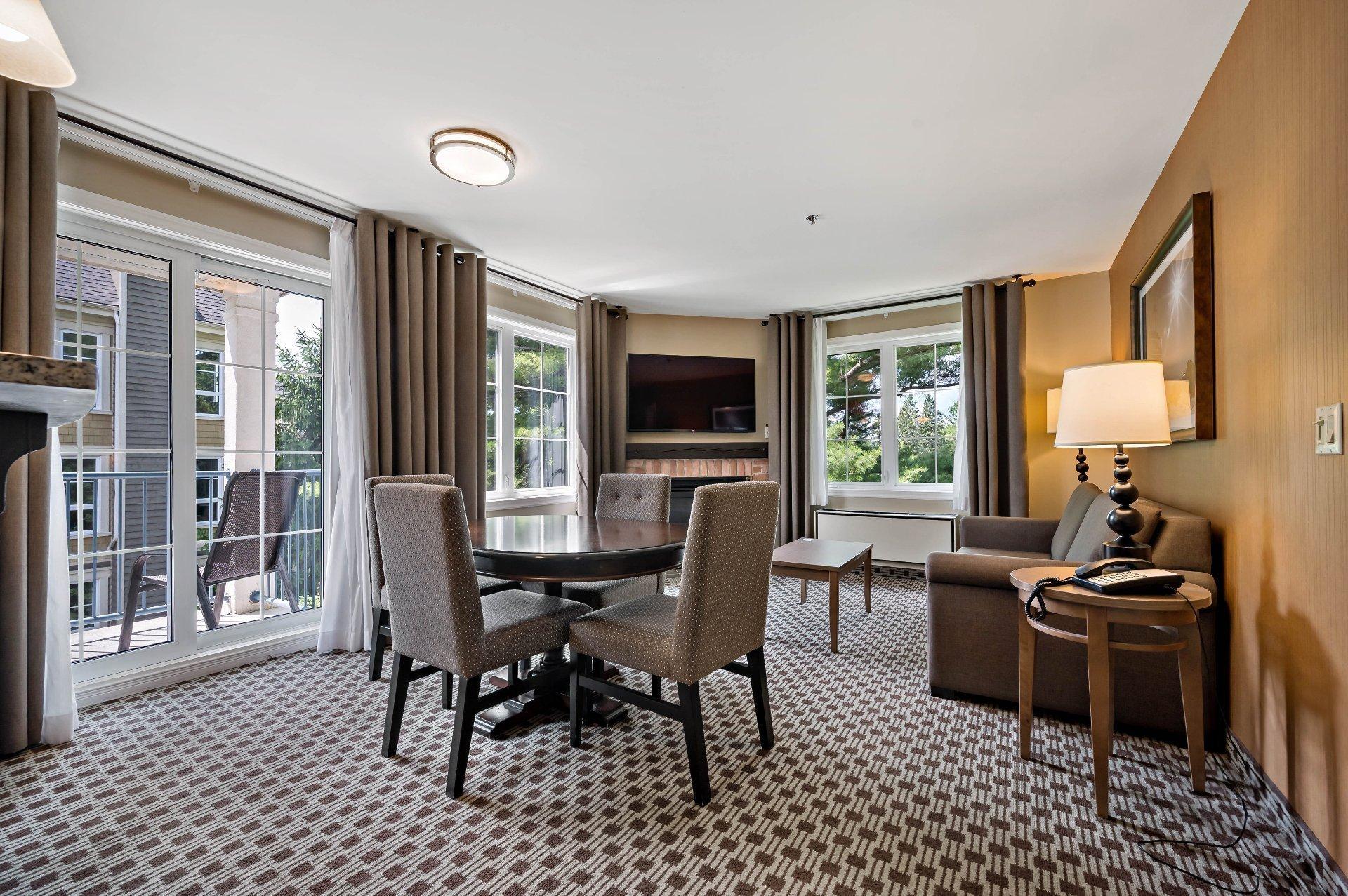 









160


Ch. du Curé-Deslauriers

, 231-232,
Mont-Tremblant,




QC
J8E1T1

