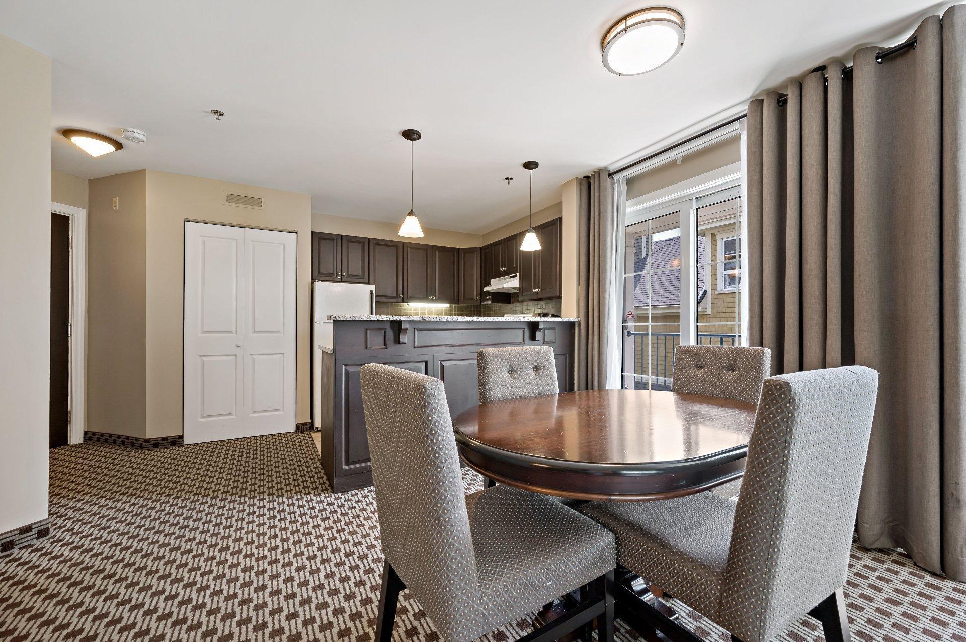 









160


Ch. du Curé-Deslauriers

, 231-232,
Mont-Tremblant,




QC
J8E1T1

