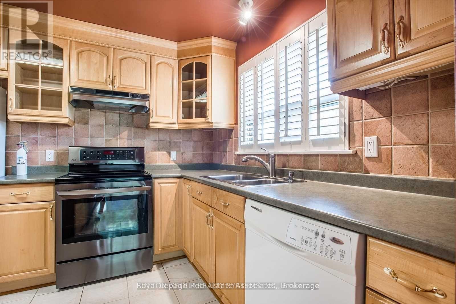 












UPPER - 9 WILTON DRIVE

,
Brampton,




Ontario
L6W2Z9

