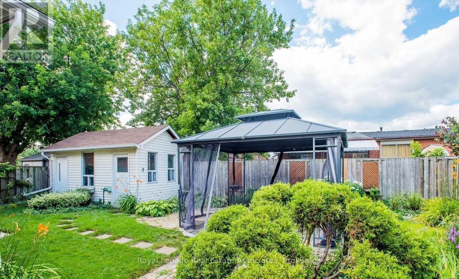 












UPPER - 9 WILTON DRIVE

,
Brampton,




Ontario
L6W2Z9

