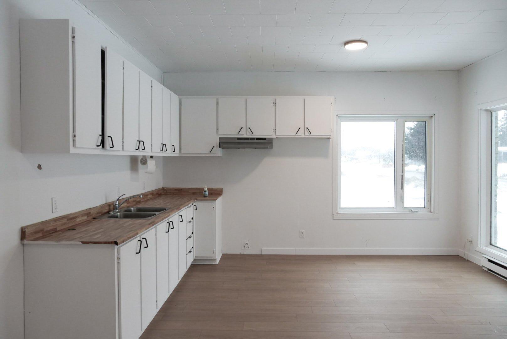 









1100


Route Ducharme

,
Saint-Roch-de-Mékinac,




QC
G0X3G0

