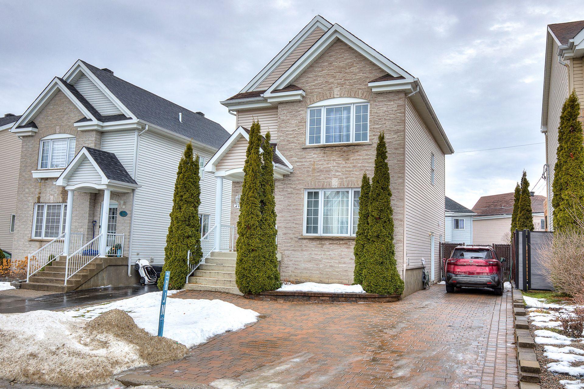 









214


Rue des Noisetiers

,
Laval (Duvernay),




QC
H7A0A1

