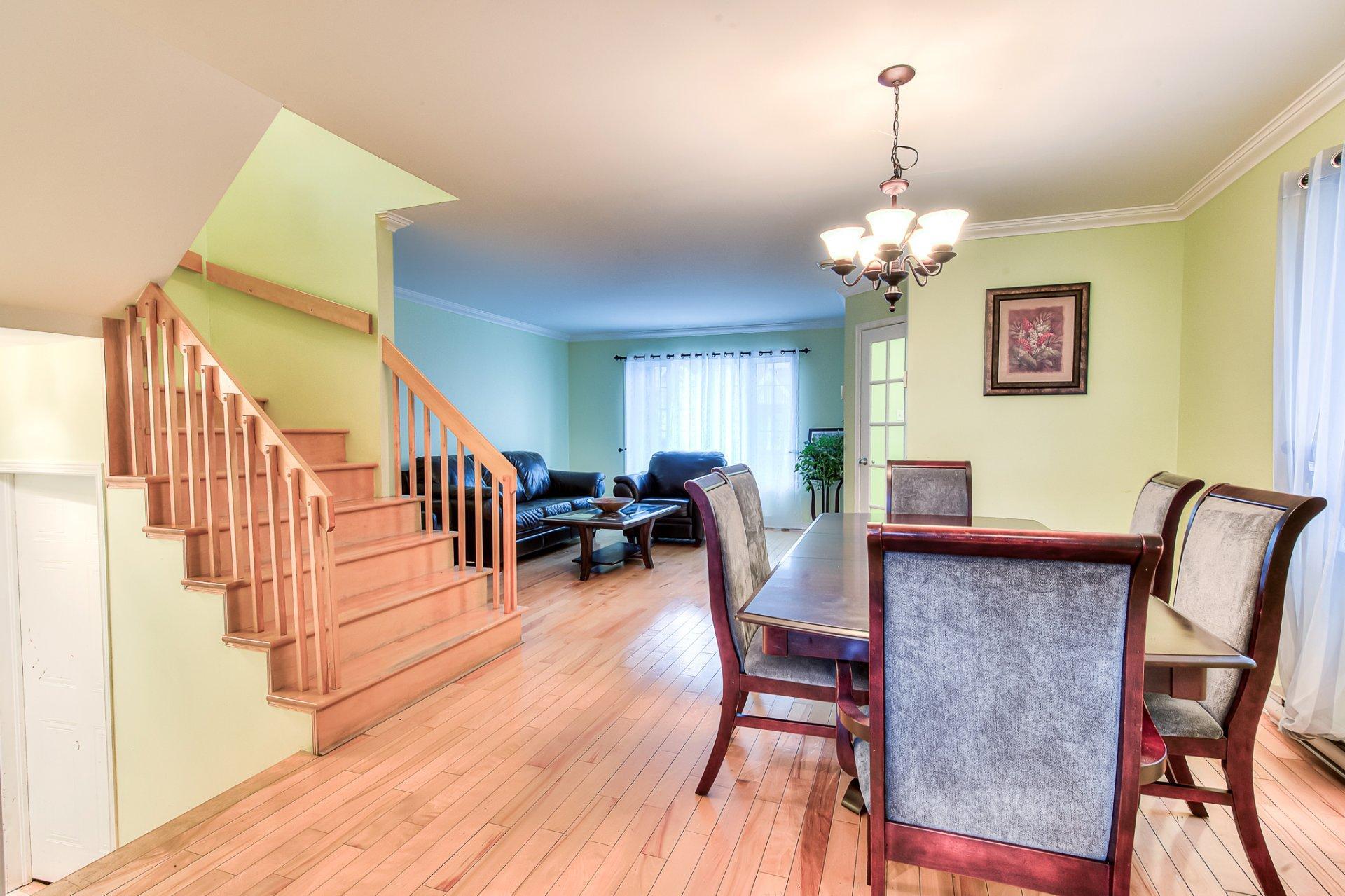 









214


Rue des Noisetiers

,
Laval (Duvernay),




QC
H7A0A1

