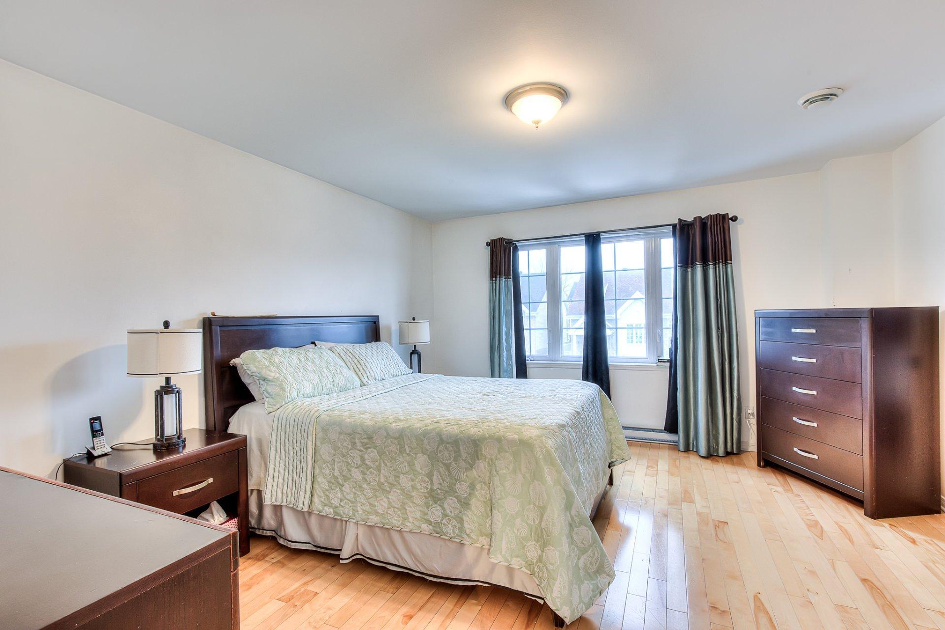 









214


Rue des Noisetiers

,
Laval (Duvernay),




QC
H7A0A1

