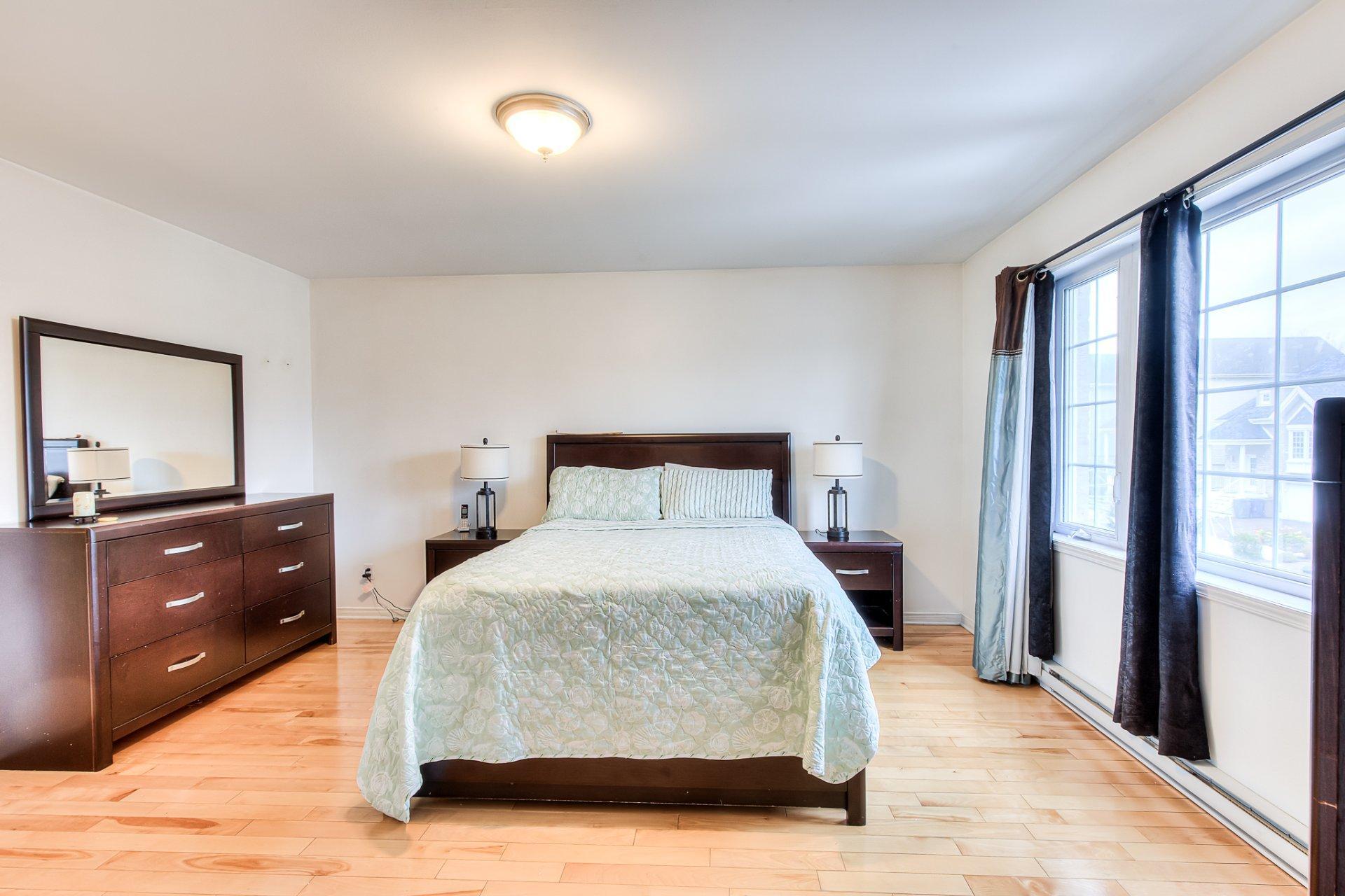 









214


Rue des Noisetiers

,
Laval (Duvernay),




QC
H7A0A1

