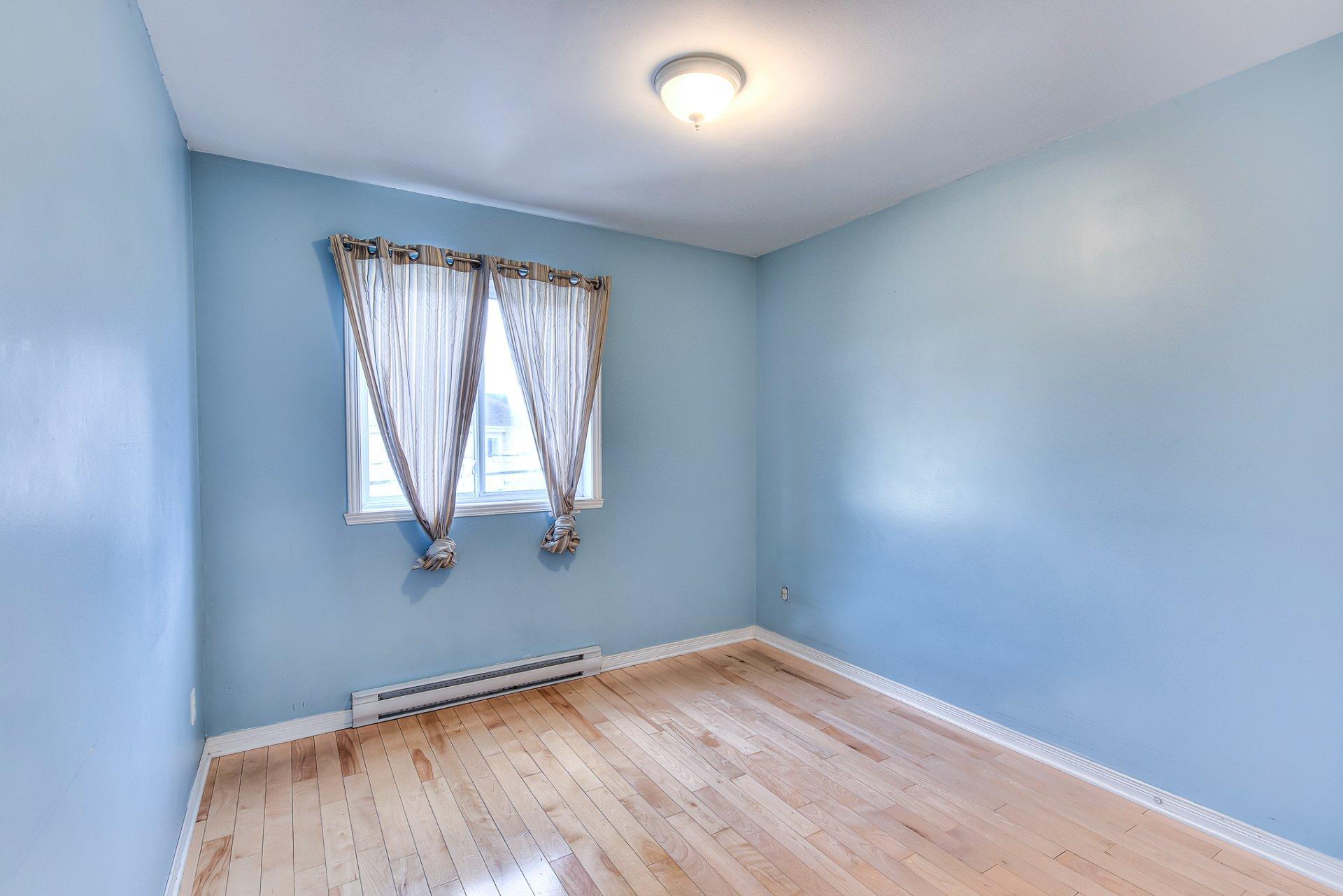 









214


Rue des Noisetiers

,
Laval (Duvernay),




QC
H7A0A1

