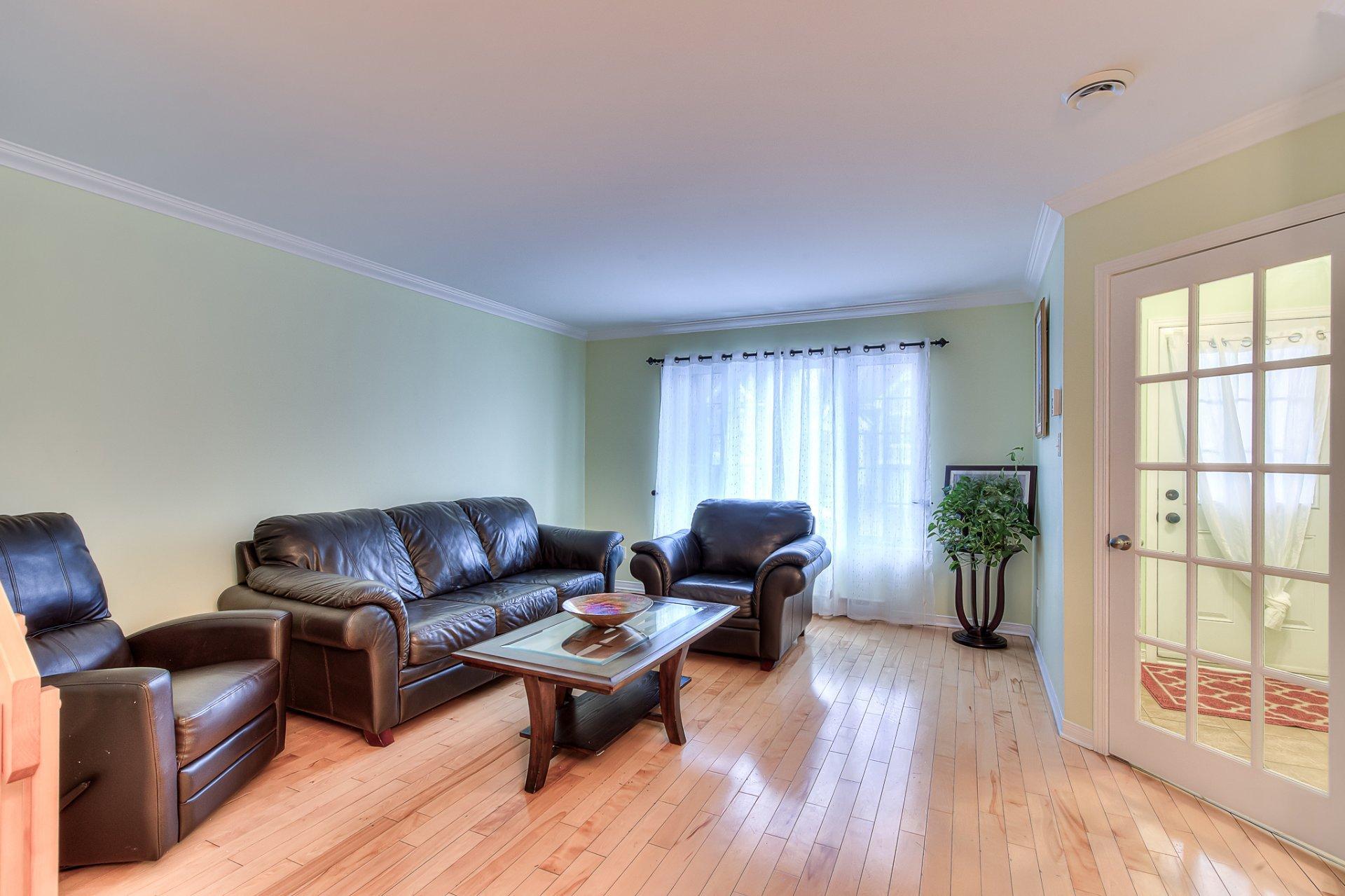 









214


Rue des Noisetiers

,
Laval (Duvernay),




QC
H7A0A1

