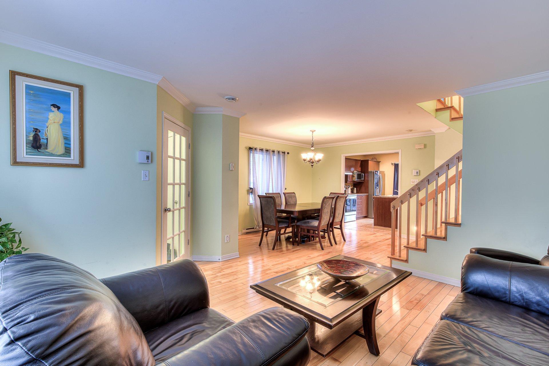 









214


Rue des Noisetiers

,
Laval (Duvernay),




QC
H7A0A1

