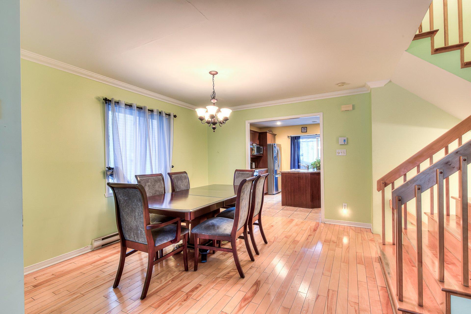 









214


Rue des Noisetiers

,
Laval (Duvernay),




QC
H7A0A1

