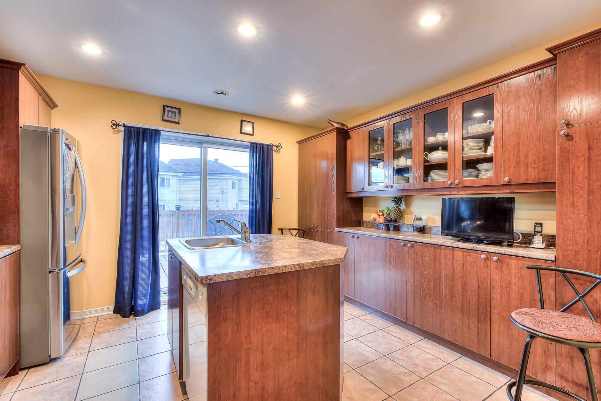 









214


Rue des Noisetiers

,
Laval (Duvernay),




QC
H7A0A1

