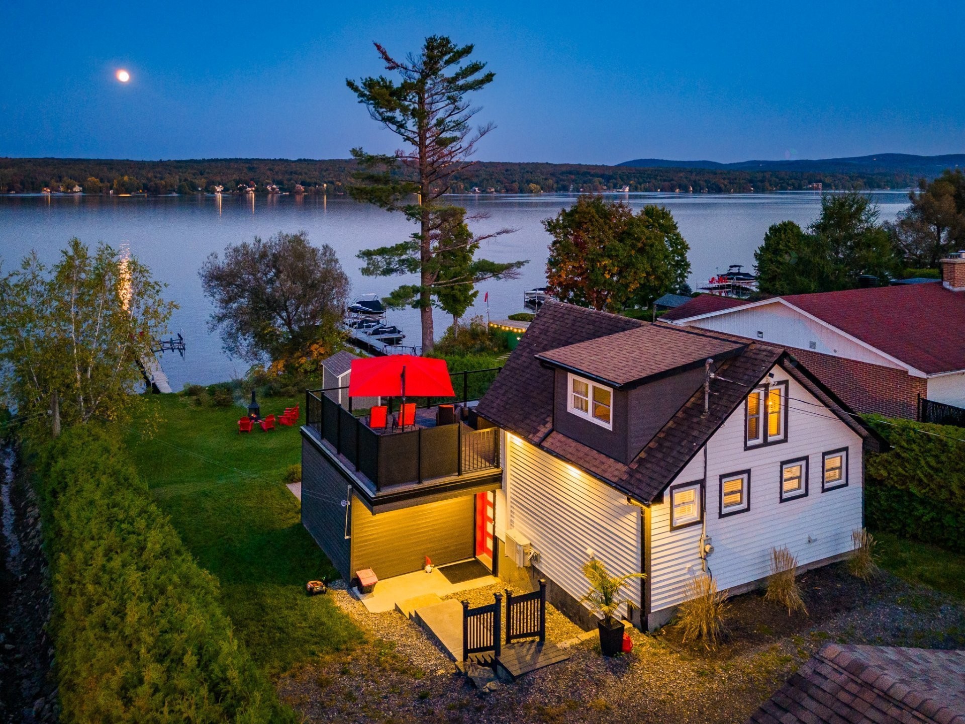 









10327


Rue des Riverains

,
Sherbrooke (Brompton/Rock Forest/Saint-Élie/Deauville),




QC
J1N3H5

