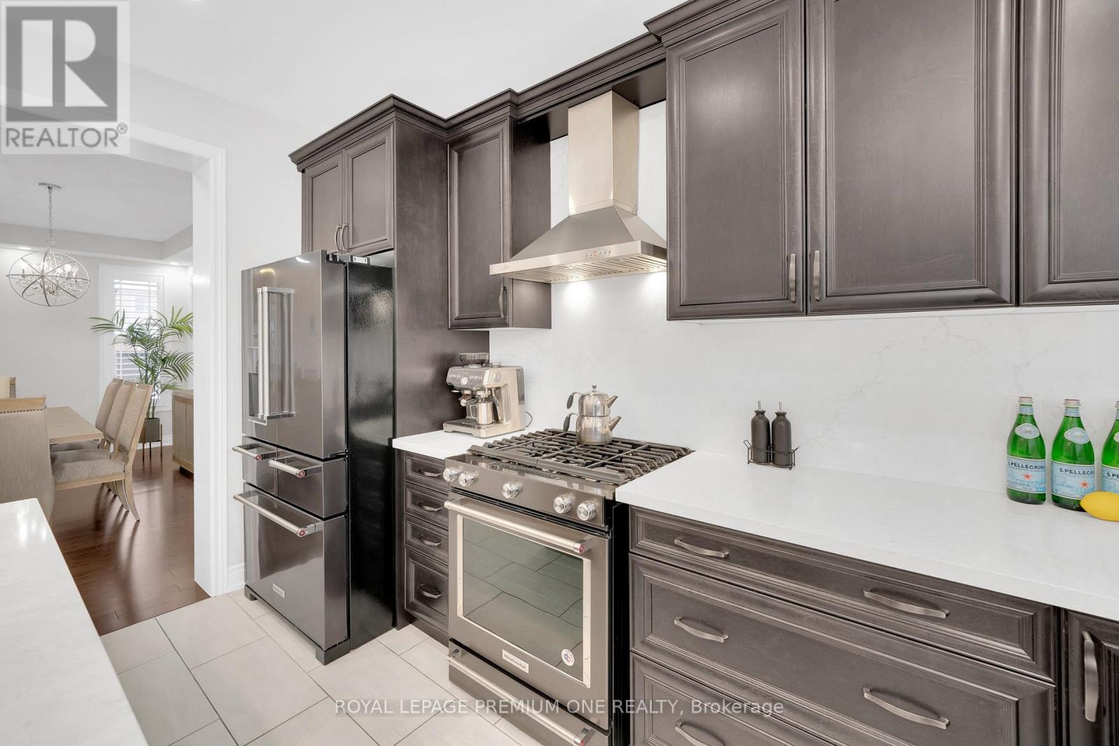 












31 PRADY LANE

,
New Tecumseth,




Ontario
L0G1W0

