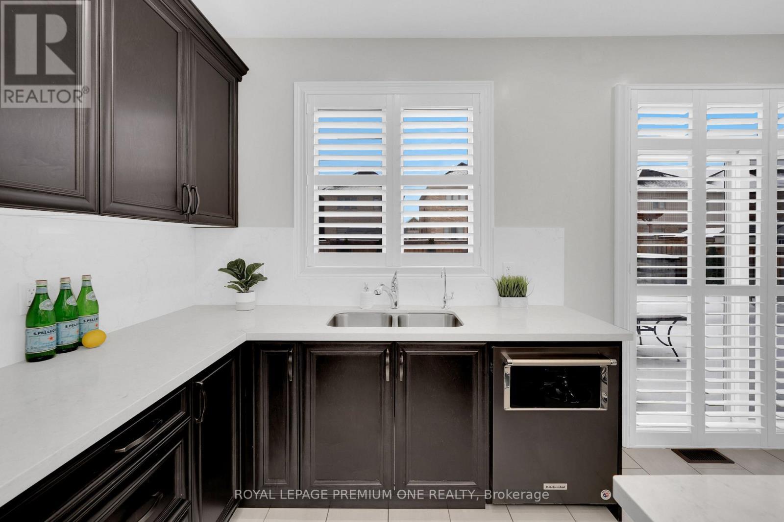 












31 PRADY LANE

,
New Tecumseth,




Ontario
L0G1W0

