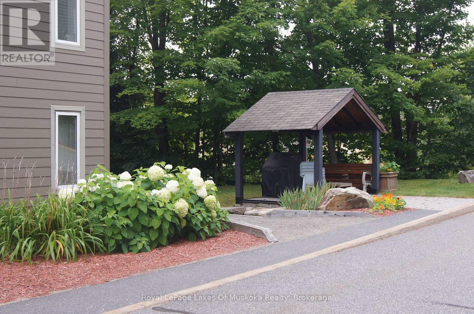 












301 - 24 DAIRY LANE

,
Huntsville (Chaffey),




Ontario
P1H0A4

