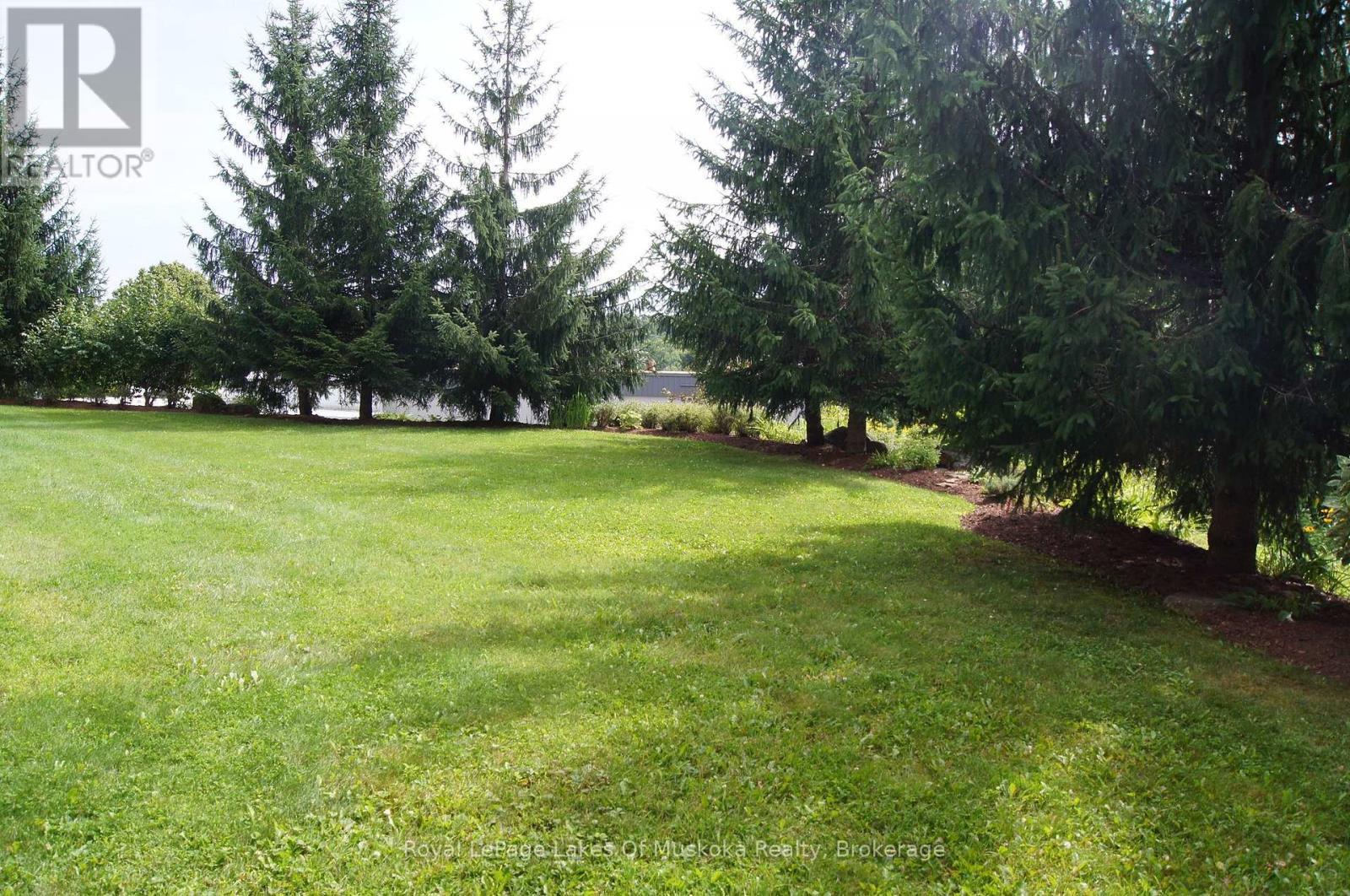 












301 - 24 DAIRY LANE

,
Huntsville (Chaffey),




Ontario
P1H0A4

