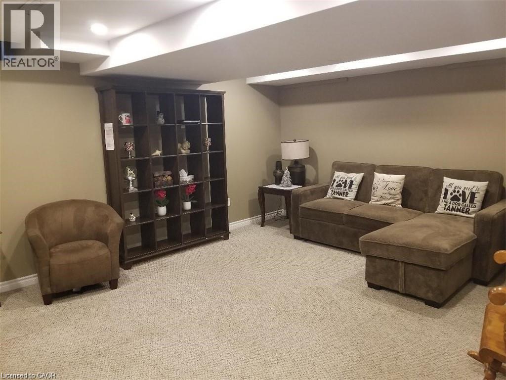 












185 SULMONA Drive

,
Hamilton,




Ontario
L8W3W4

