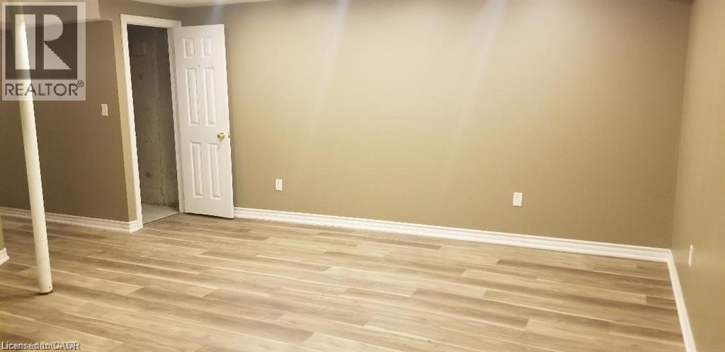 












185 SULMONA Drive

,
Hamilton,




Ontario
L8W3W4

