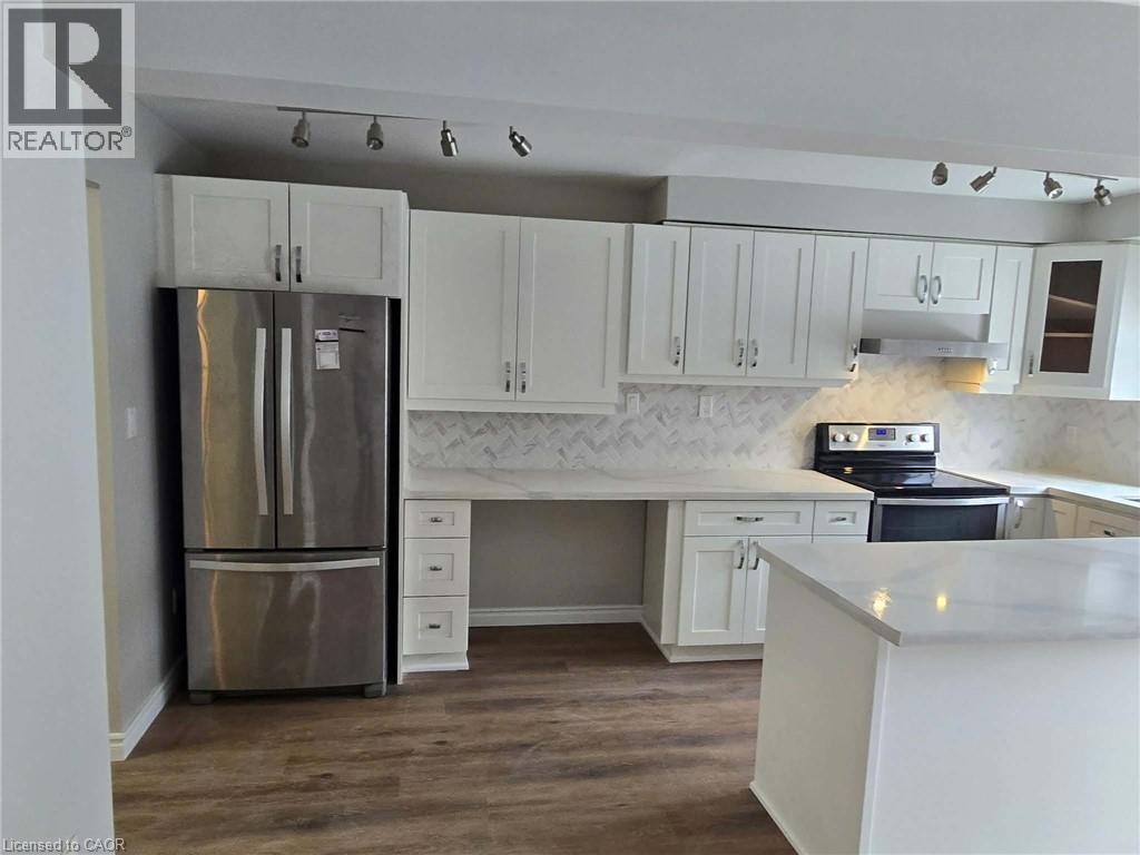 












185 SULMONA Drive

,
Hamilton,




Ontario
L8W3W4

