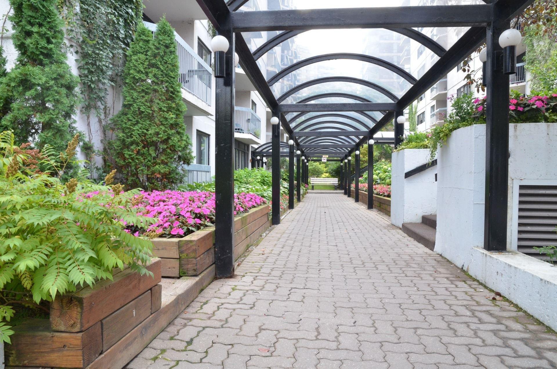 









3470


Rue Simpson

, 712,
Montréal (Ville-Marie),




QC
H3G2J5

