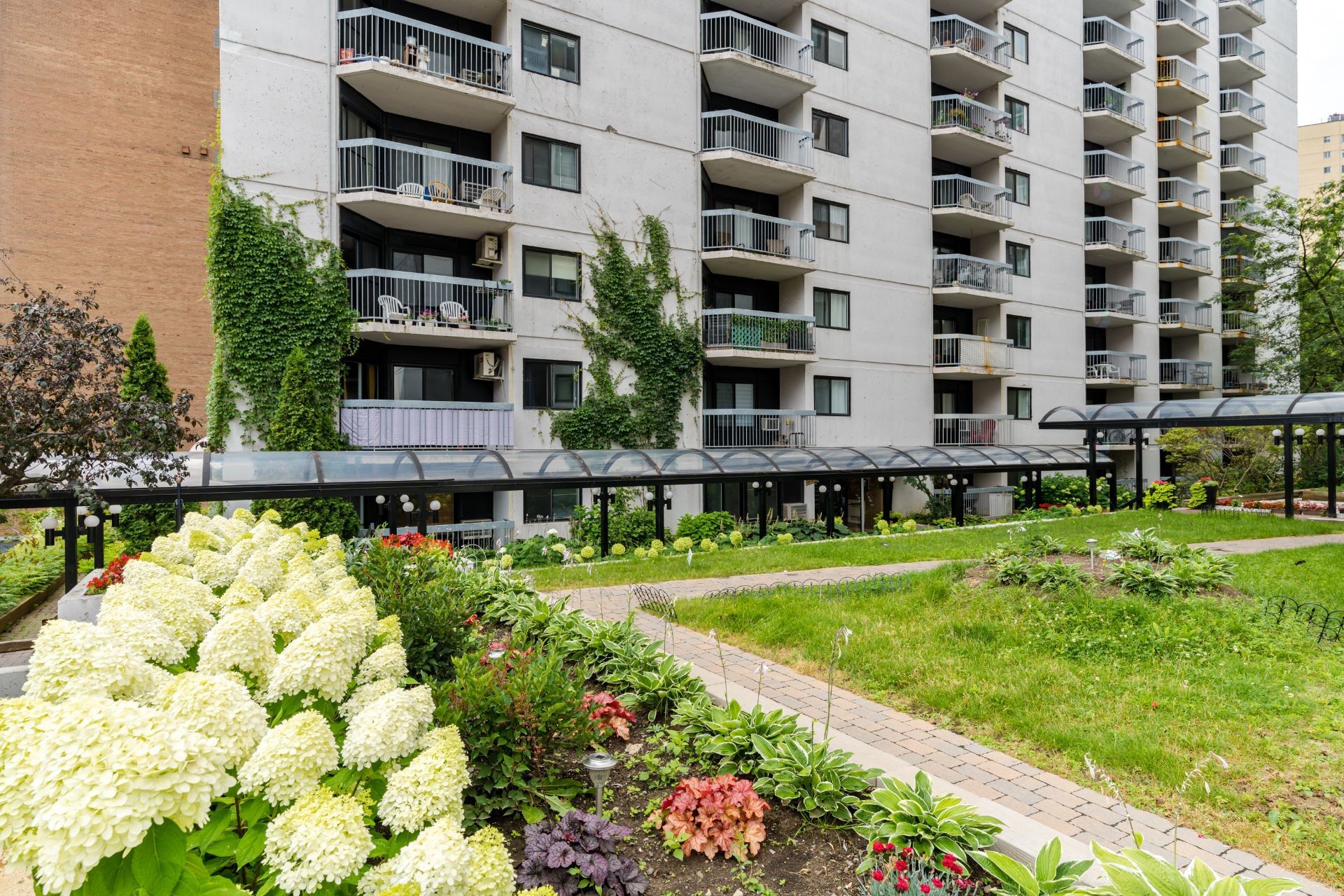 









3470


Rue Simpson

, 712,
Montréal (Ville-Marie),




QC
H3G2J5

