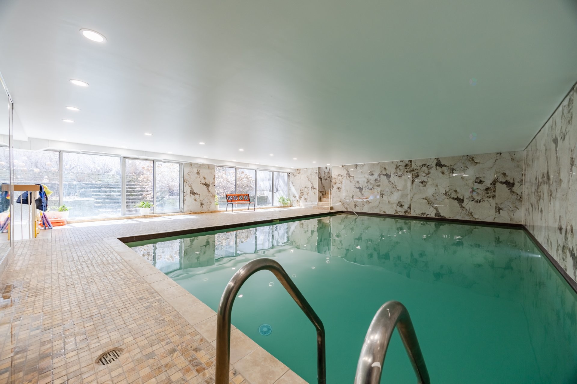 









3470


Rue Simpson

, 712,
Montréal (Ville-Marie),




QC
H3G2J5

