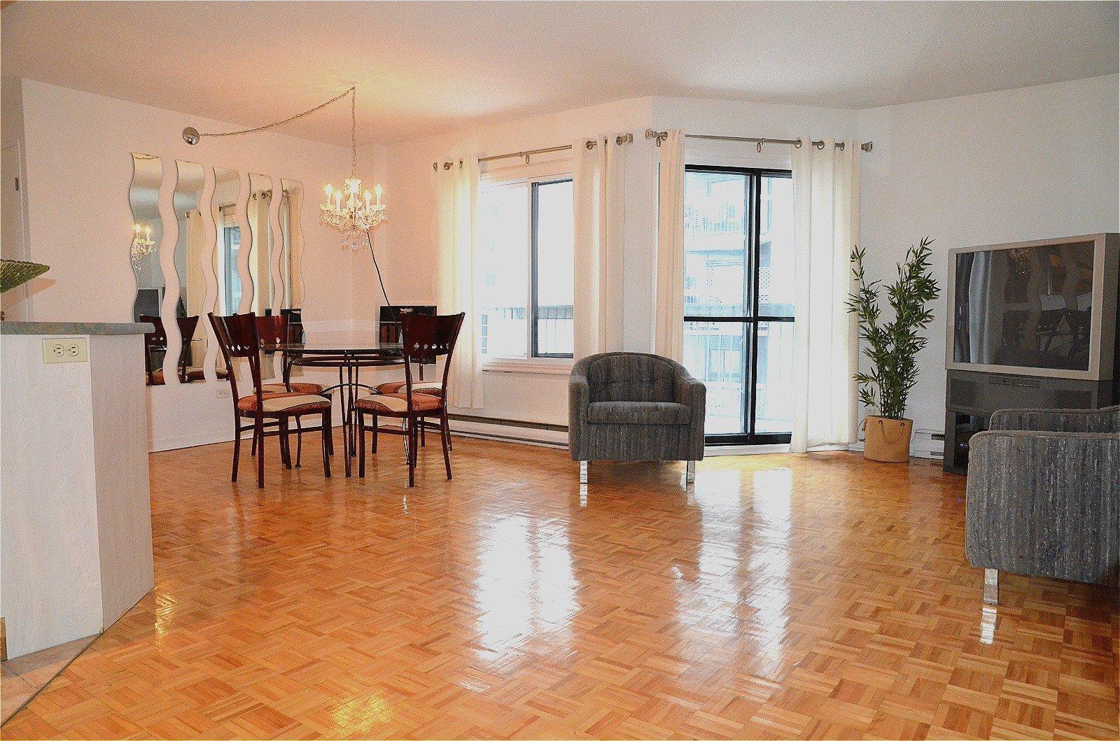 









3470


Rue Simpson

, 712,
Montréal (Ville-Marie),




QC
H3G2J5

