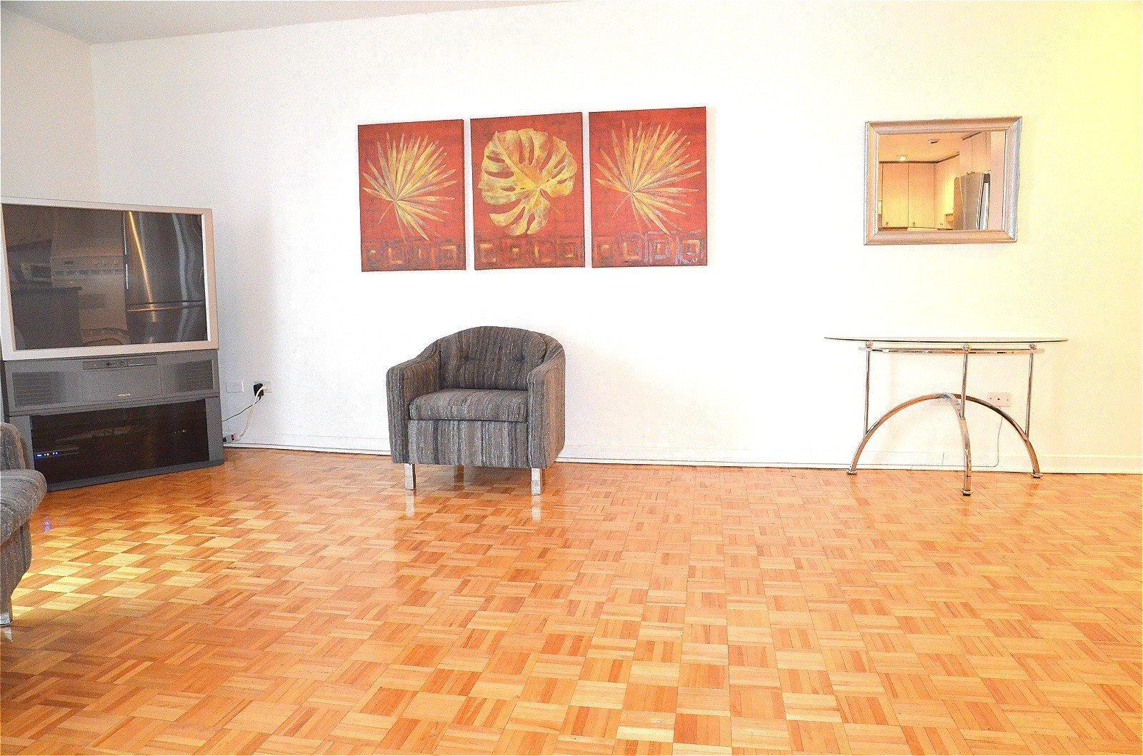 









3470


Rue Simpson

, 712,
Montréal (Ville-Marie),




QC
H3G2J5

