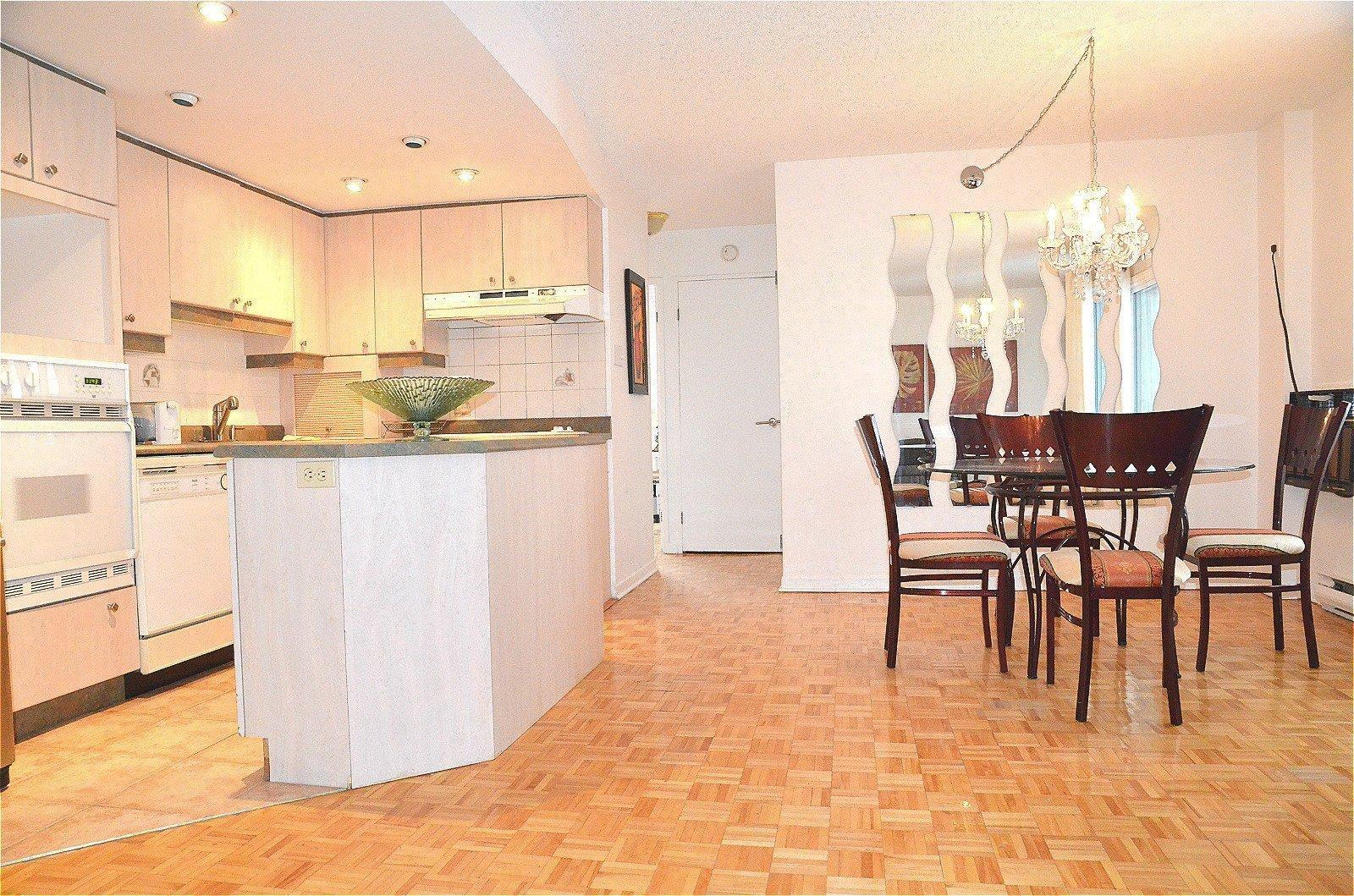 









3470


Rue Simpson

, 712,
Montréal (Ville-Marie),




QC
H3G2J5

