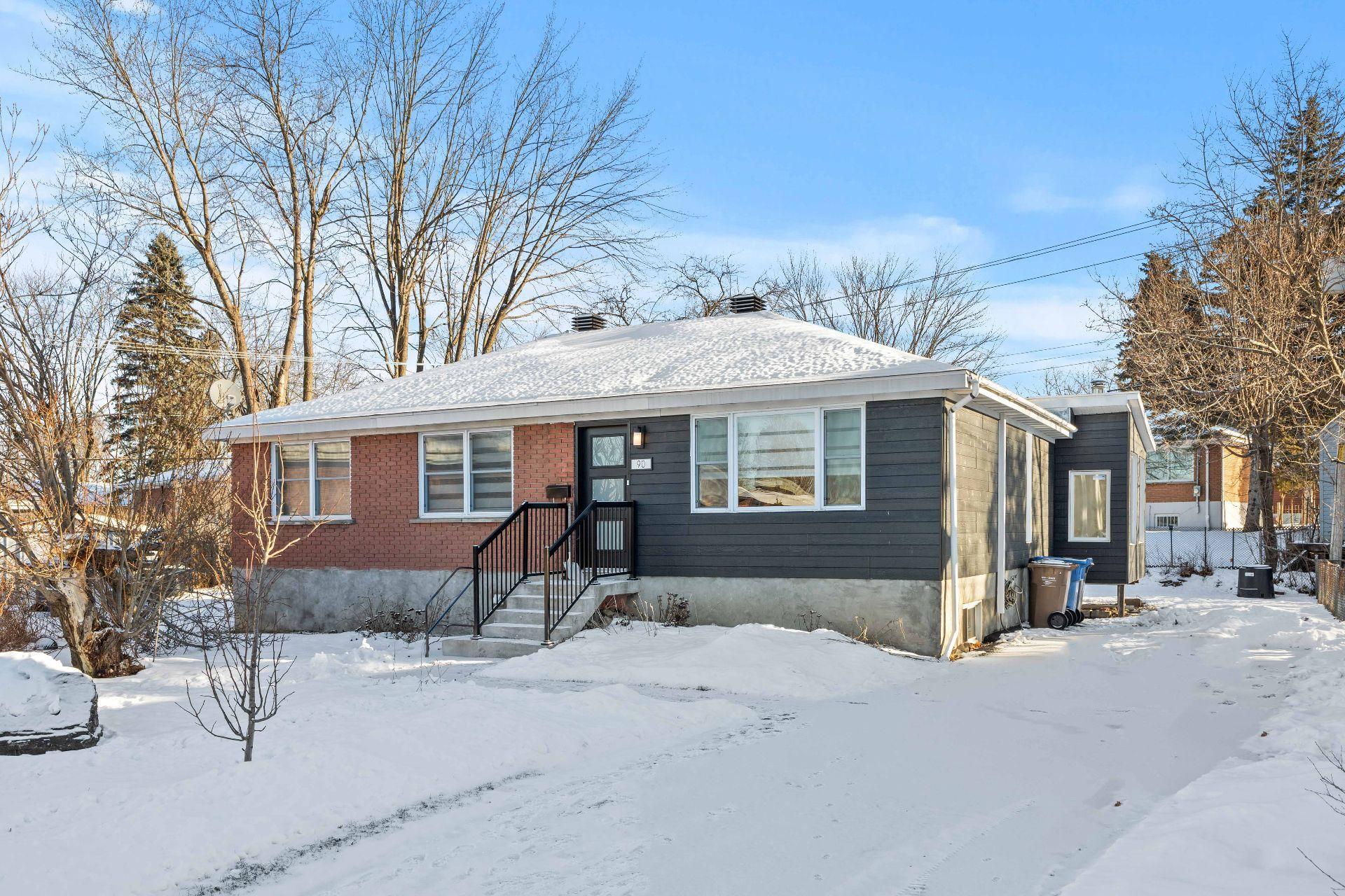 









90


Rue d'Oxford

,
Châteauguay,




QC
J6K1S6

