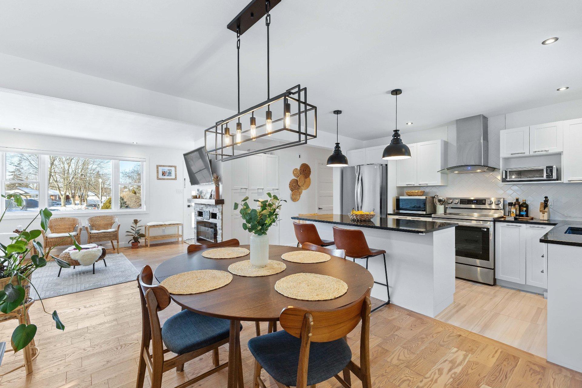 









90


Rue d'Oxford

,
Châteauguay,




QC
J6K1S6

