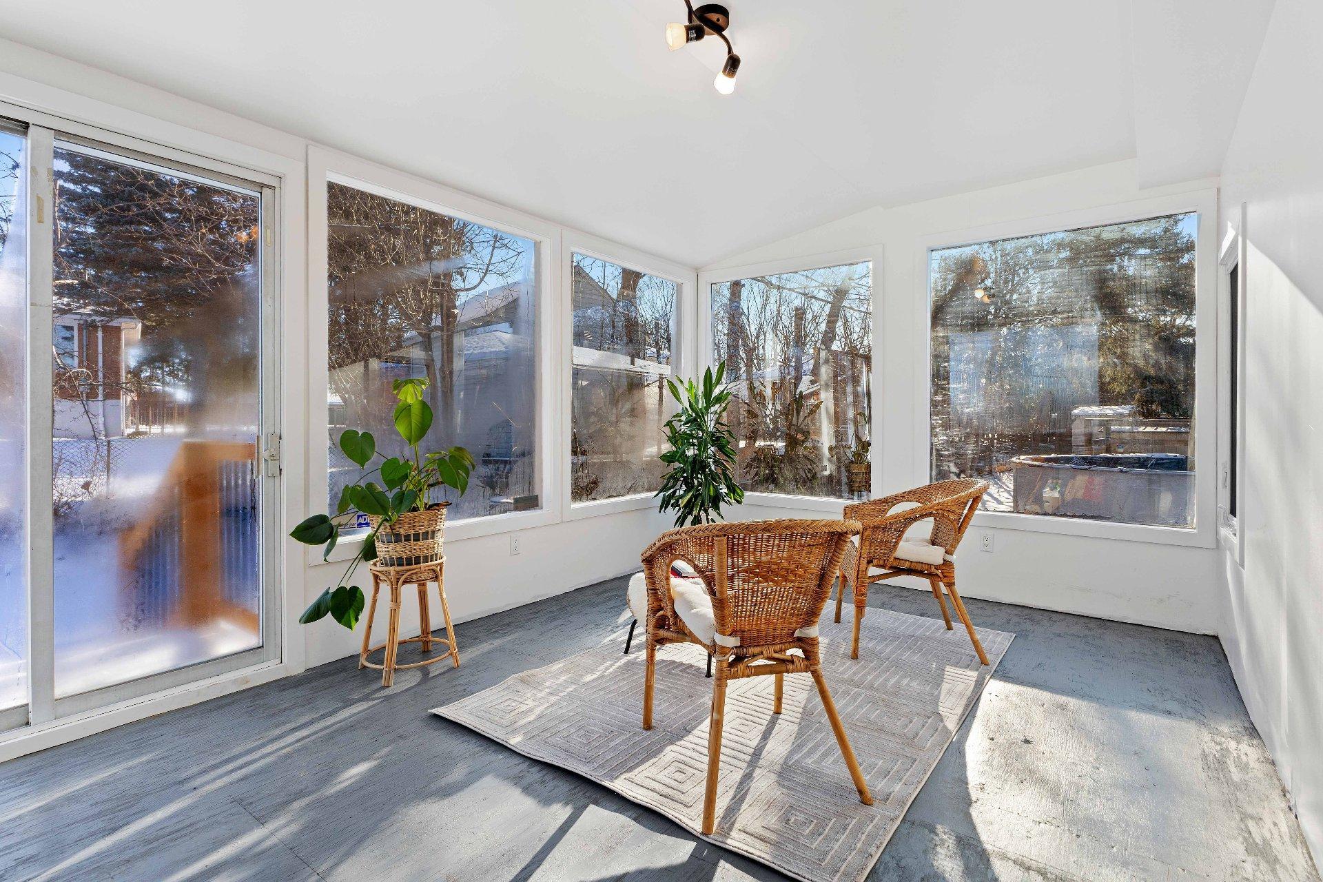 









90


Rue d'Oxford

,
Châteauguay,




QC
J6K1S6

